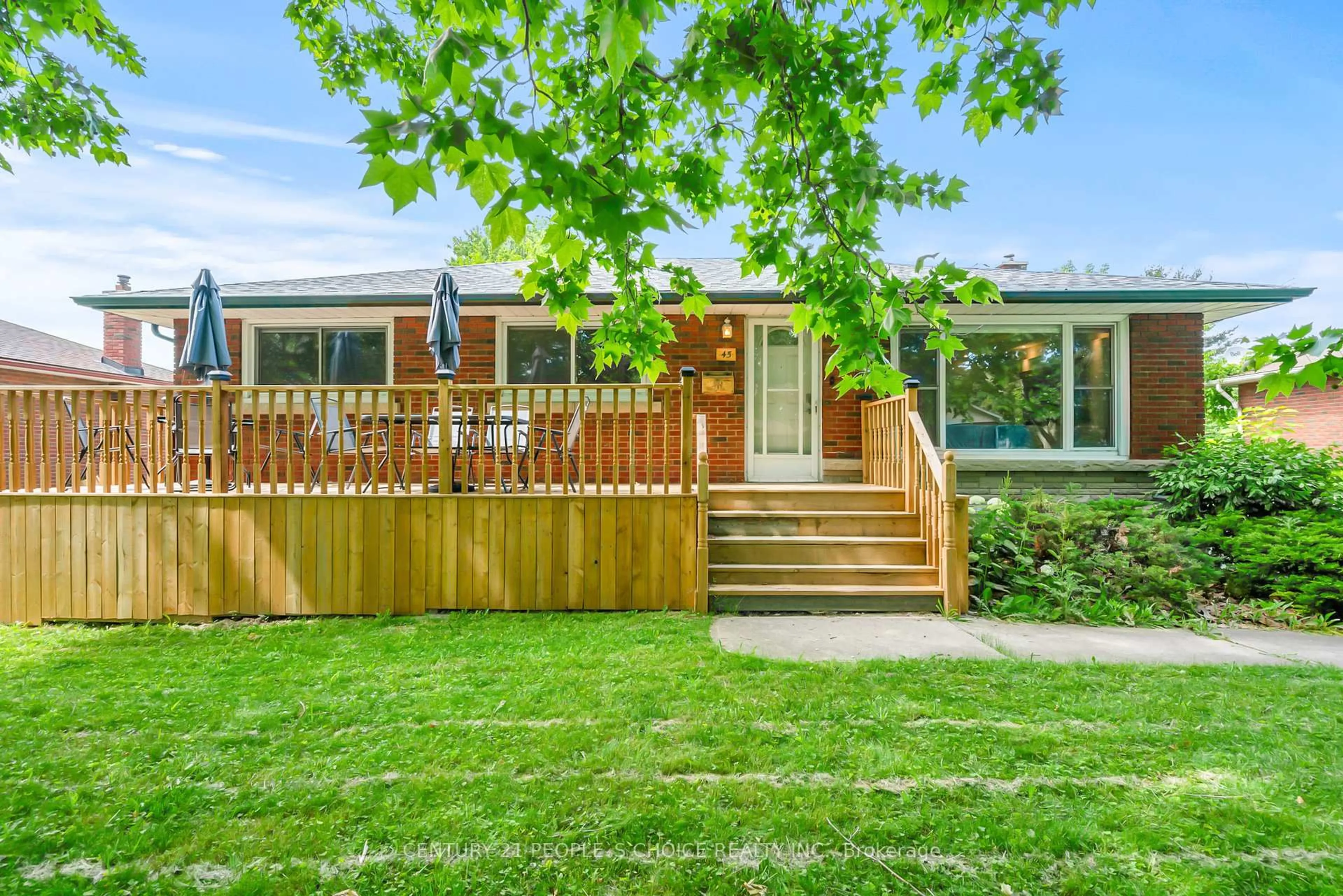 A pic from outside/outdoor area/front of a property/back of a property/a pic from drone, street for 45 Chestnut St, St. Catharines Ontario L2T 2E5