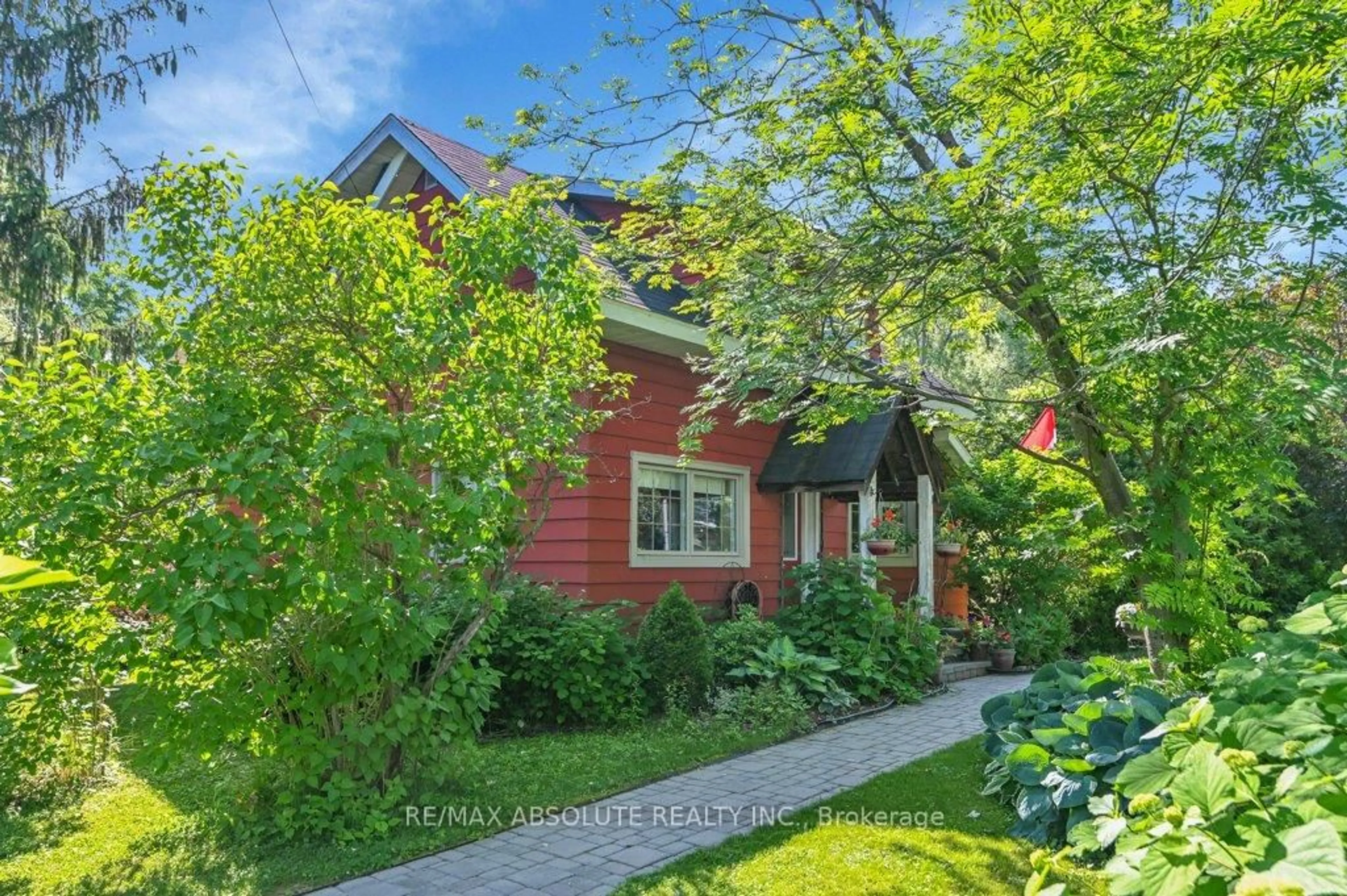 A pic from outside/outdoor area/front of a property/back of a property/a pic from drone, street for 979 Hillmillar St, Orleans Ontario K4C 1R4