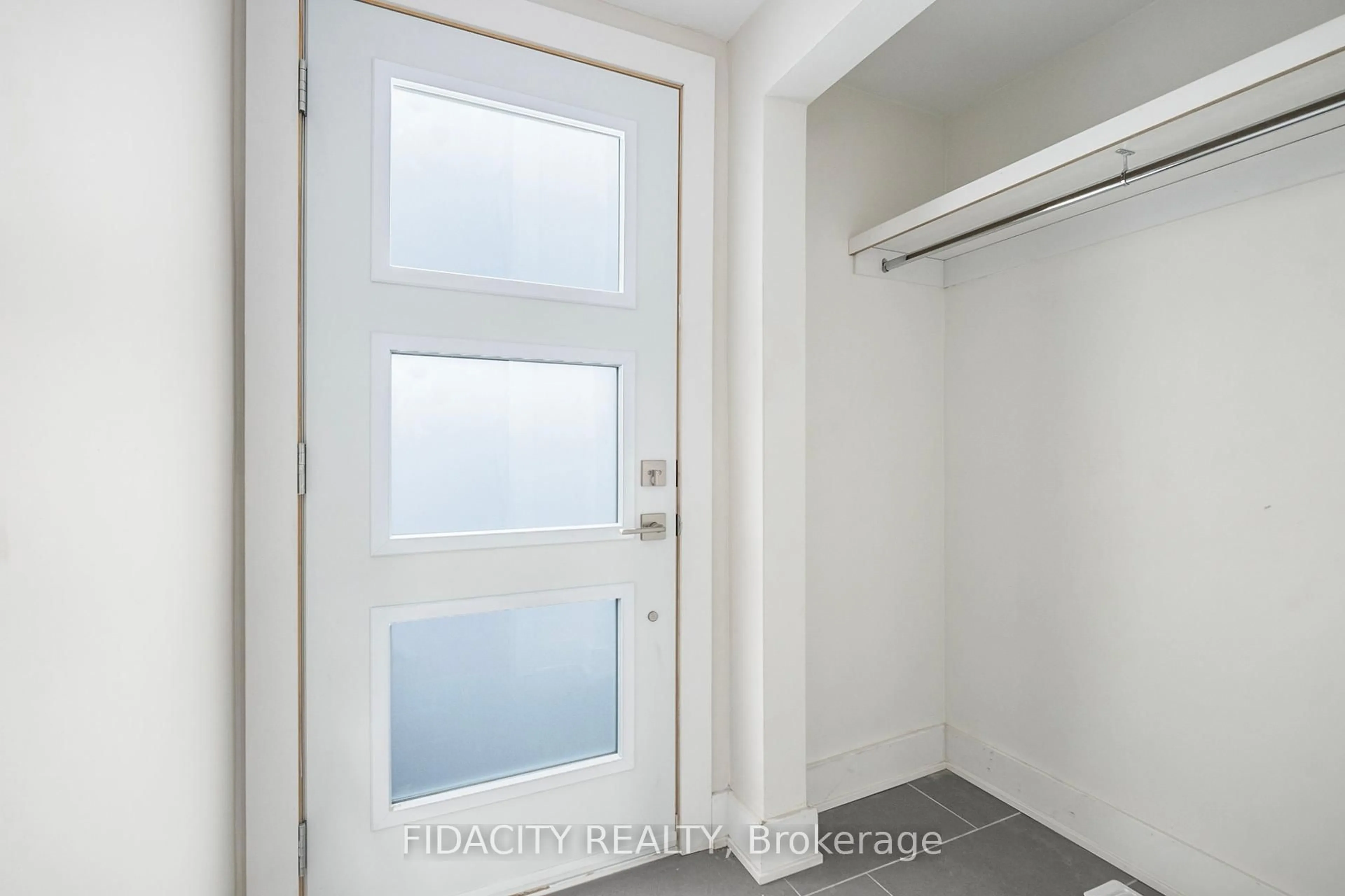Indoor entryway for 1030 Maitland Ave, Ottawa Ontario K2C 2B6