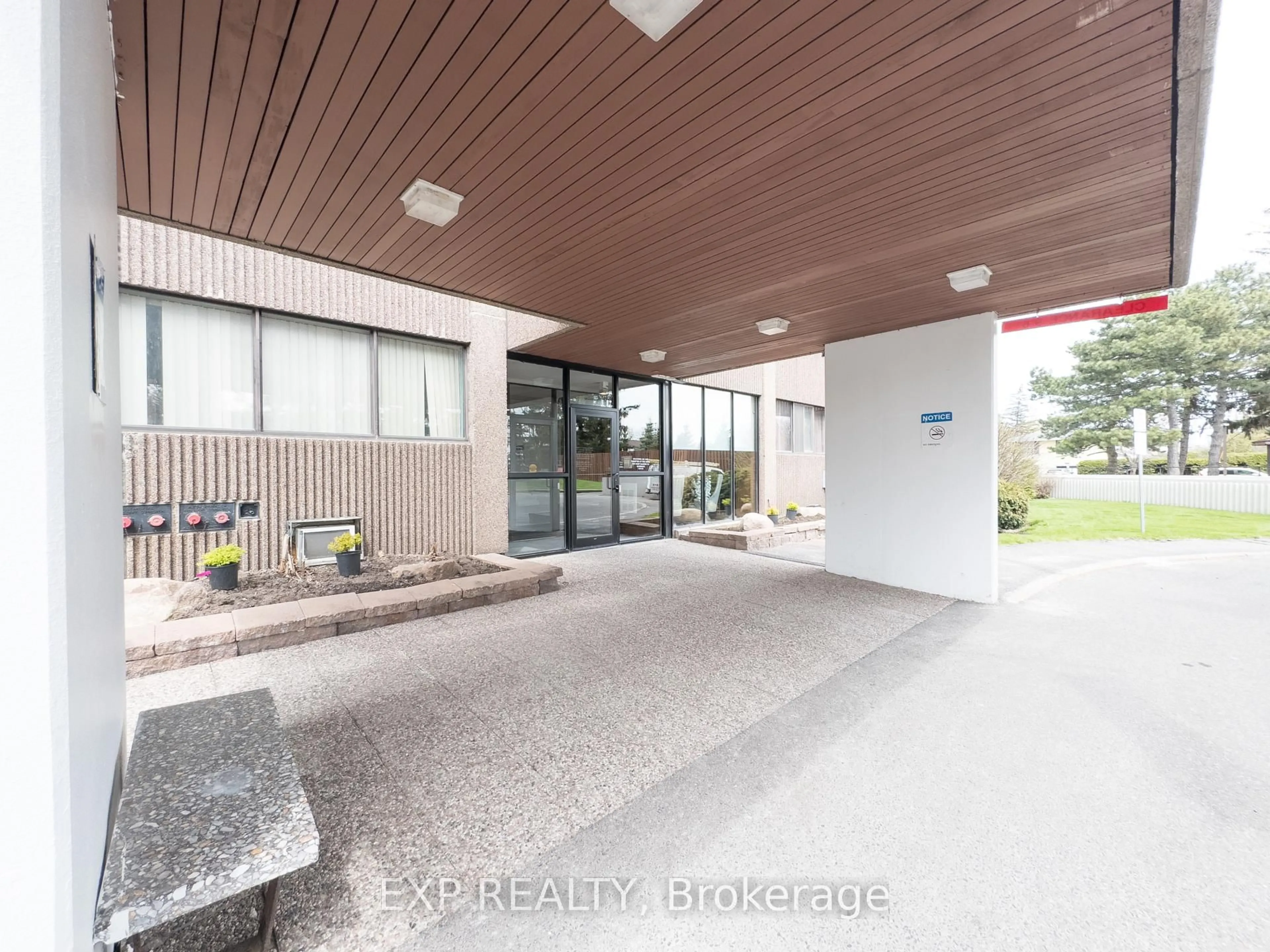 Indoor foyer for 1285 Cahill Dr #808, Ottawa Ontario K1V 9A7