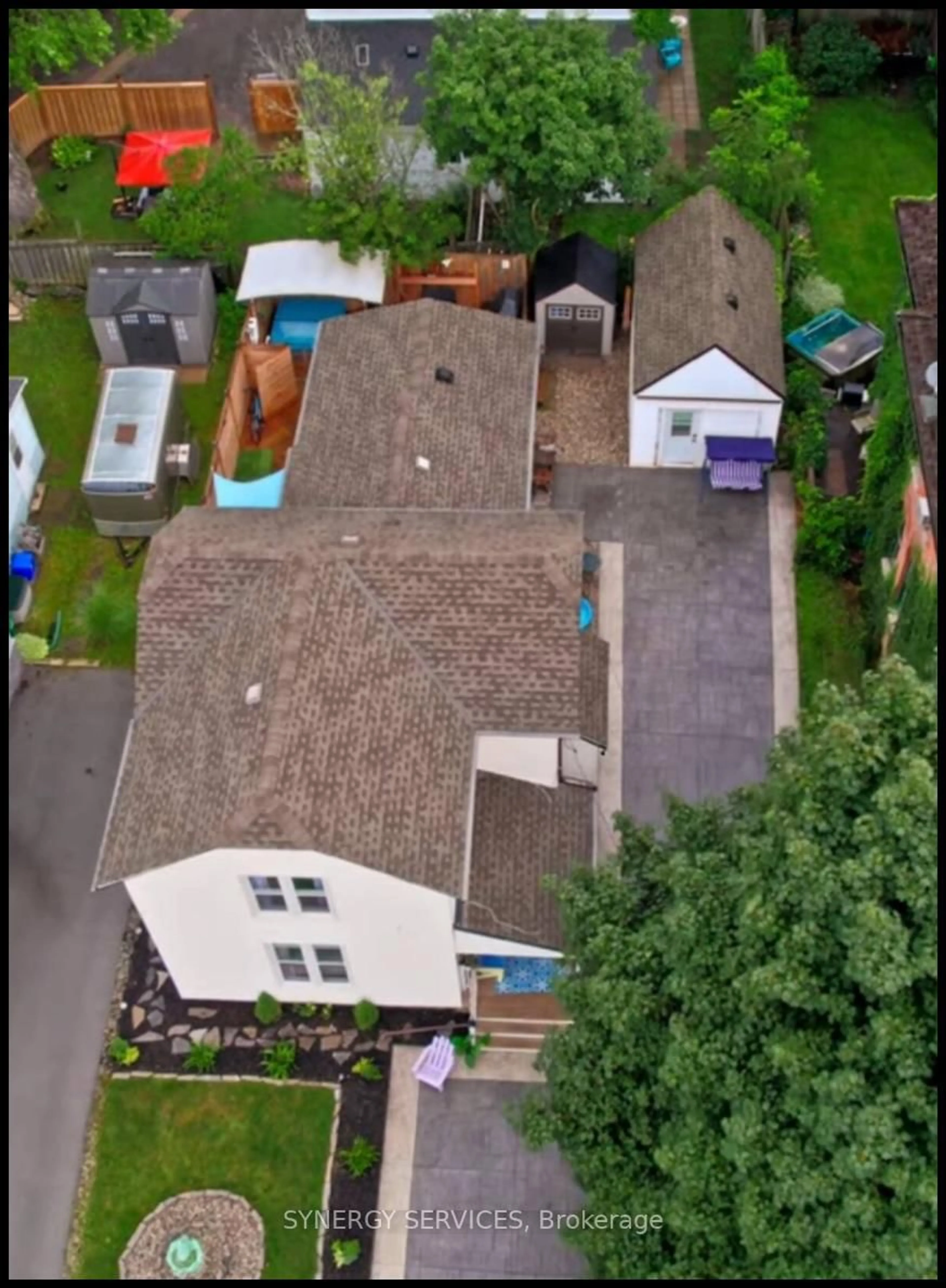 A pic from outside/outdoor area/front of a property/back of a property/a pic from drone, street for 4347 Simcoe St, Niagara Falls Ontario L2E 1T5