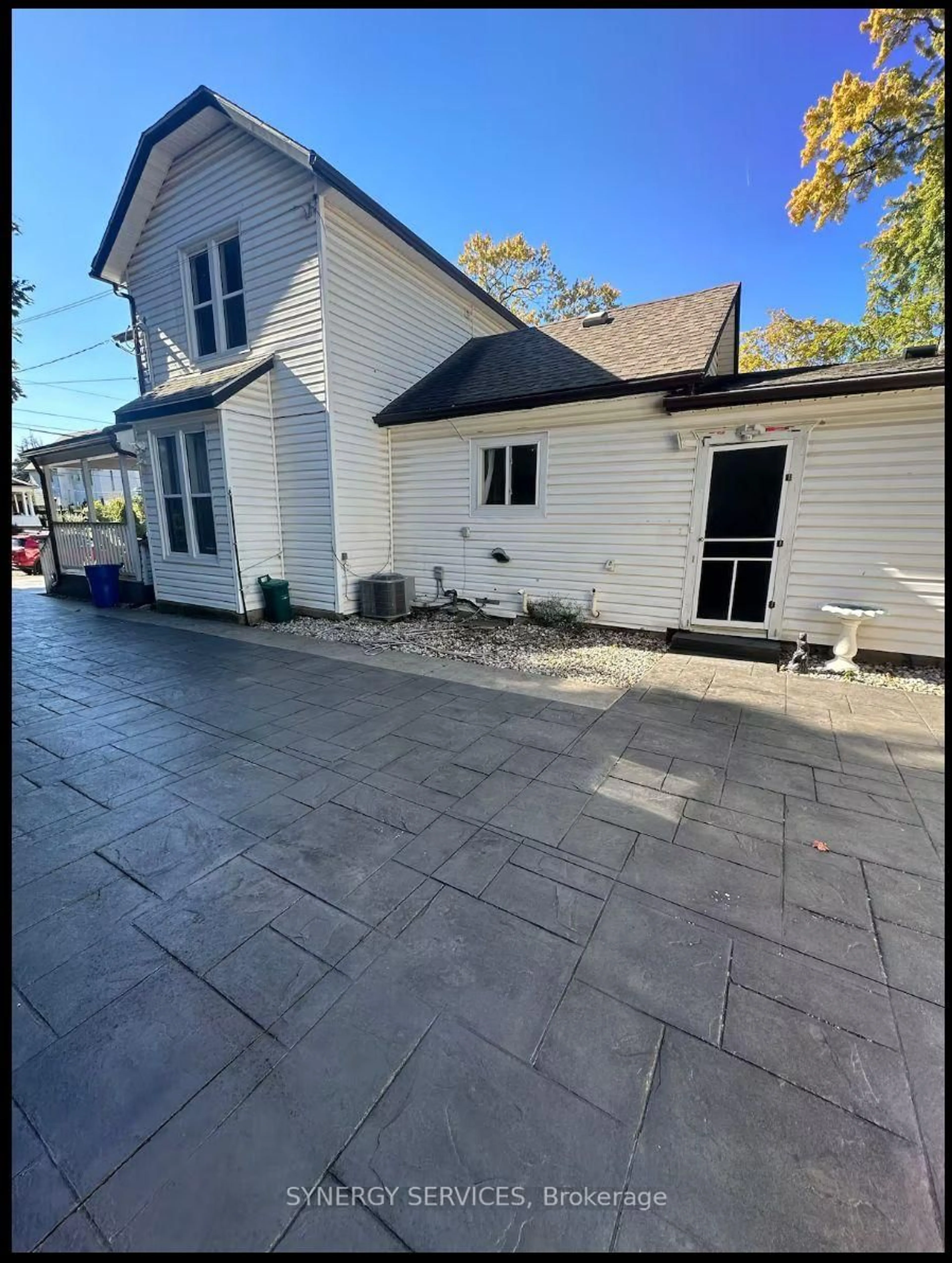 A pic from outside/outdoor area/front of a property/back of a property/a pic from drone, street for 4347 Simcoe St, Niagara Falls Ontario L2E 1T5
