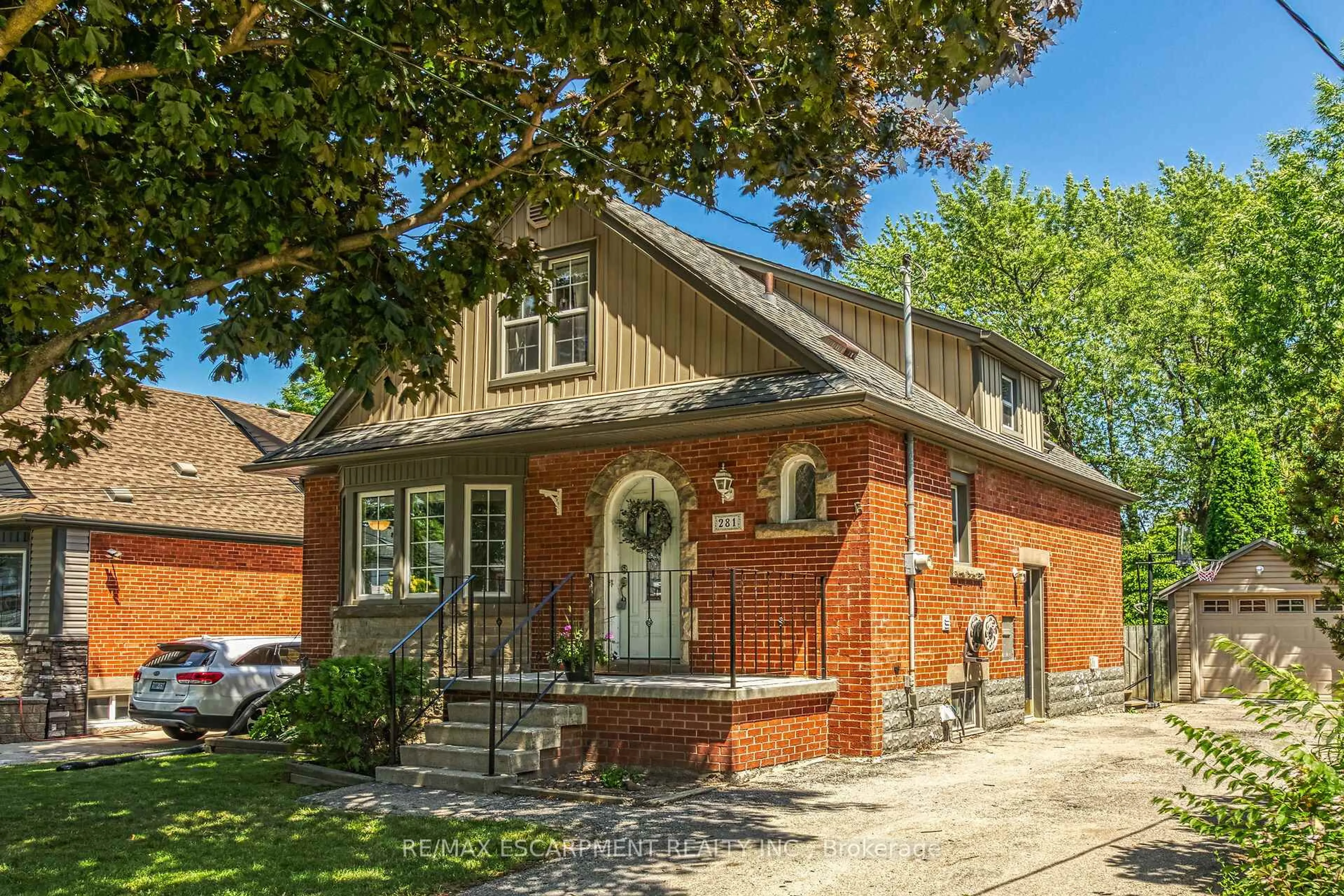 Home with brick exterior material, street for 281 East 17th St, Hamilton Ontario L9A 4M6