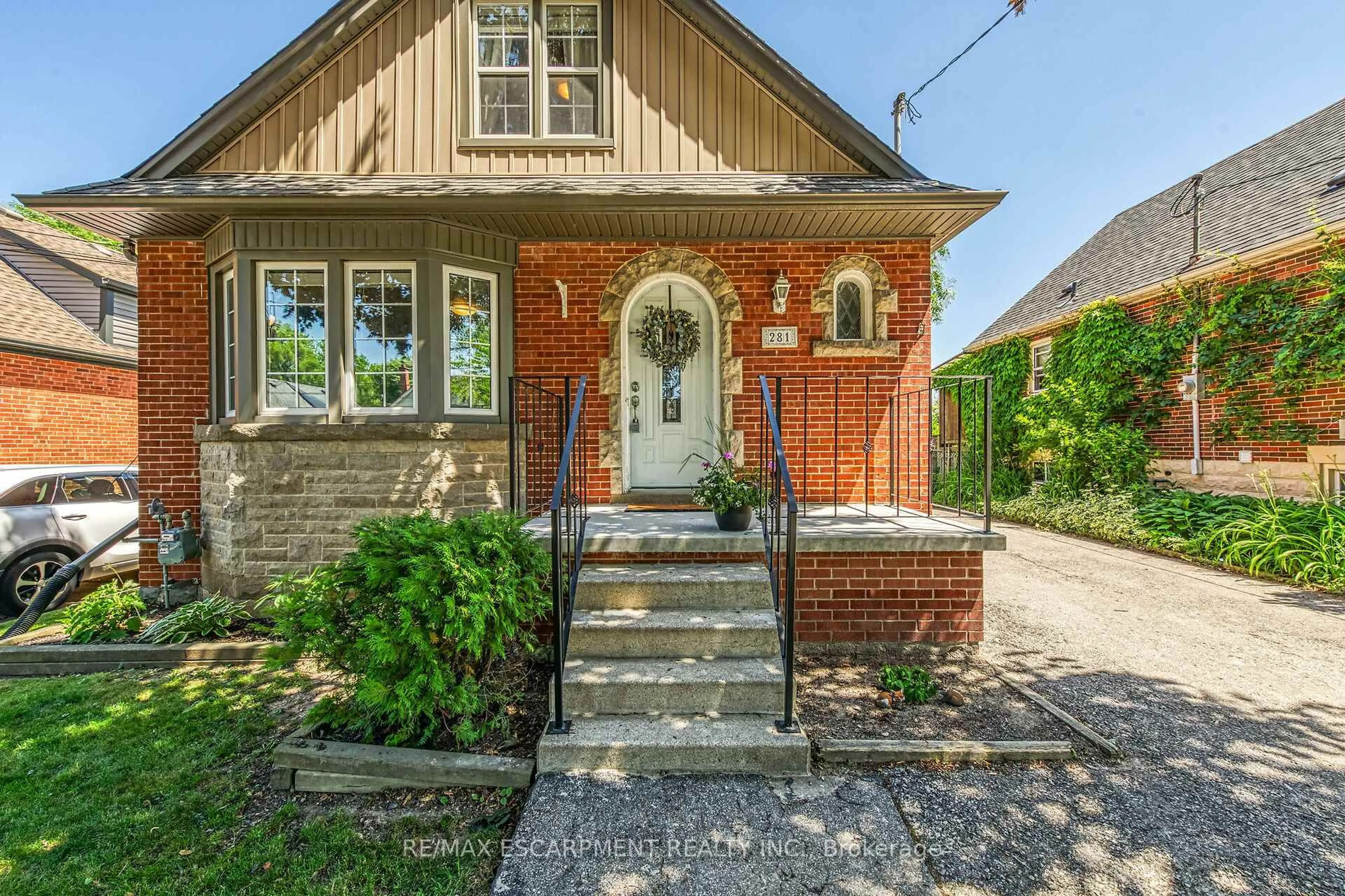 Home with brick exterior material, street for 281 East 17th St, Hamilton Ontario L9A 4M6