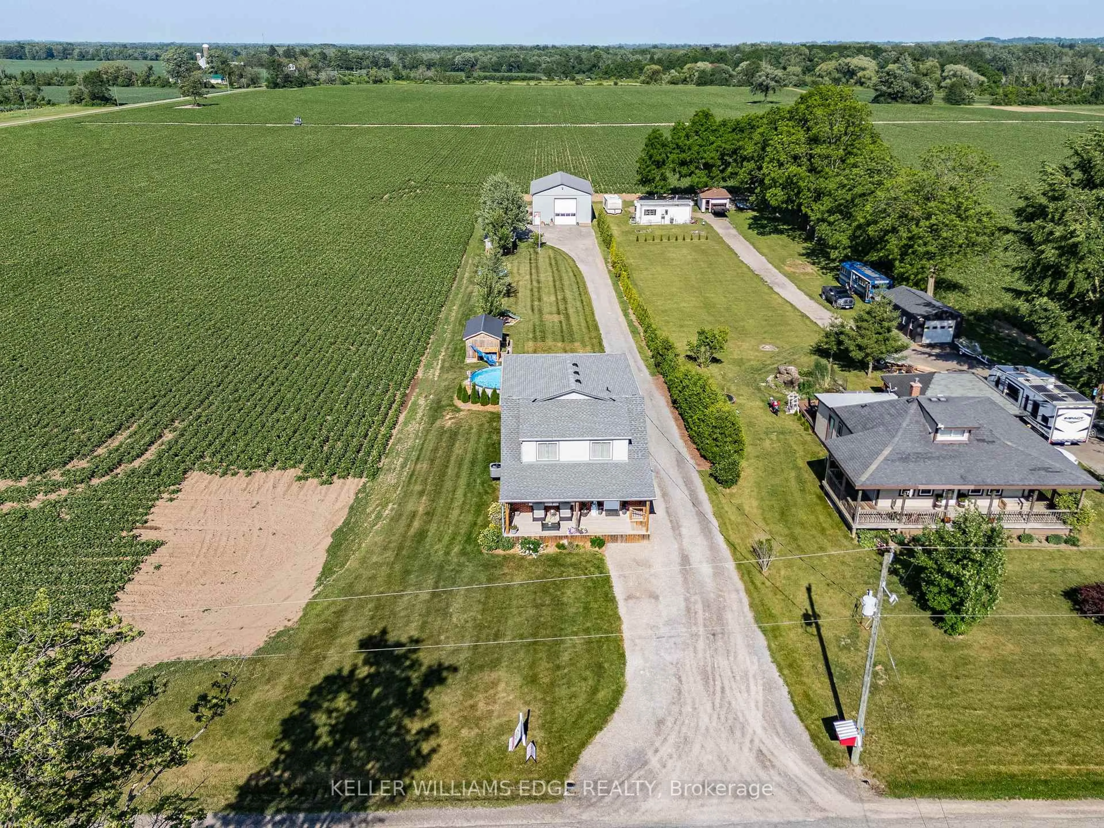 A pic from outside/outdoor area/front of a property/back of a property/a pic from drone, street for 732 Westover Rd, Hamilton Ontario L0R 2H2