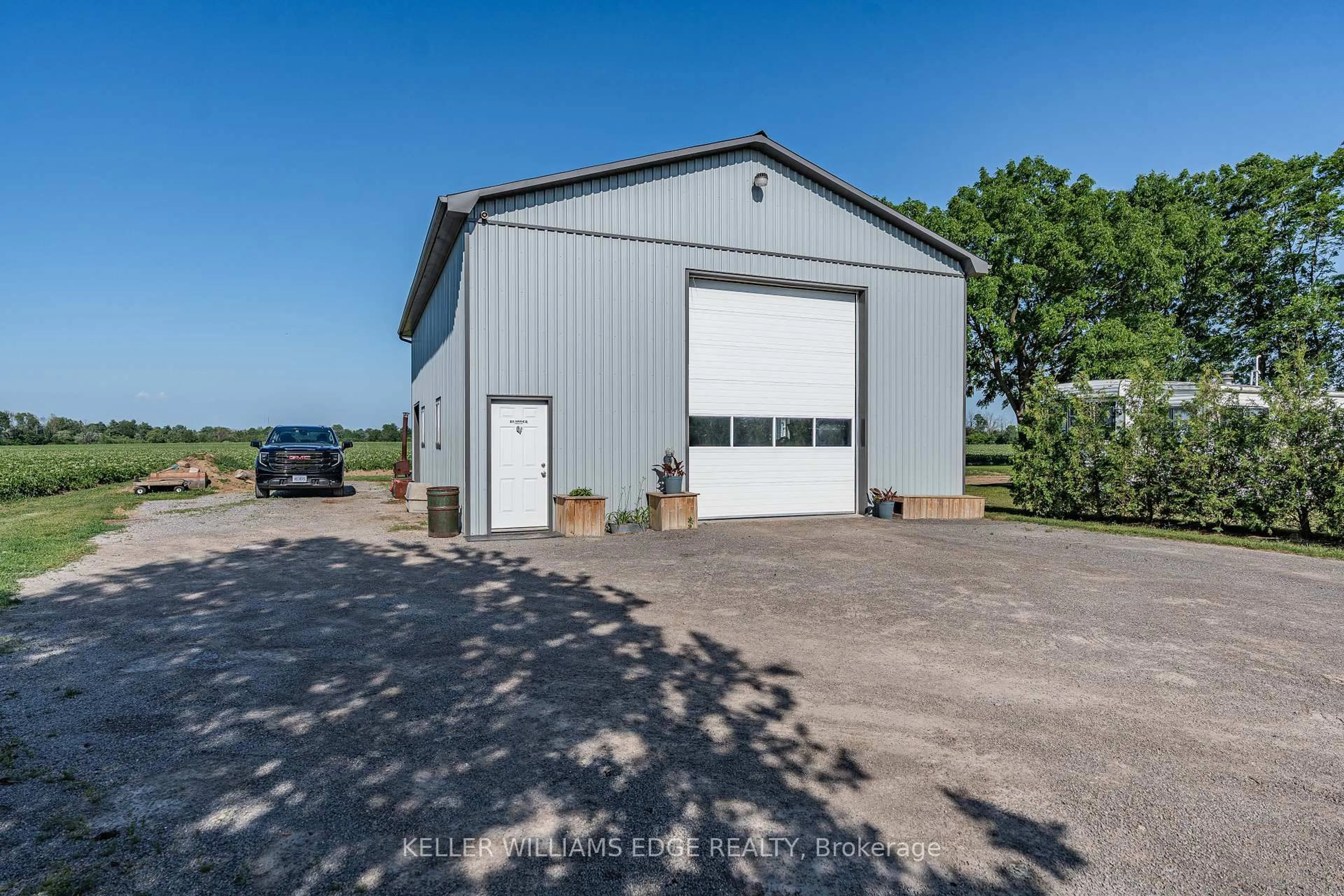Indoor garage for 732 Westover Rd, Hamilton Ontario L0R 2H2