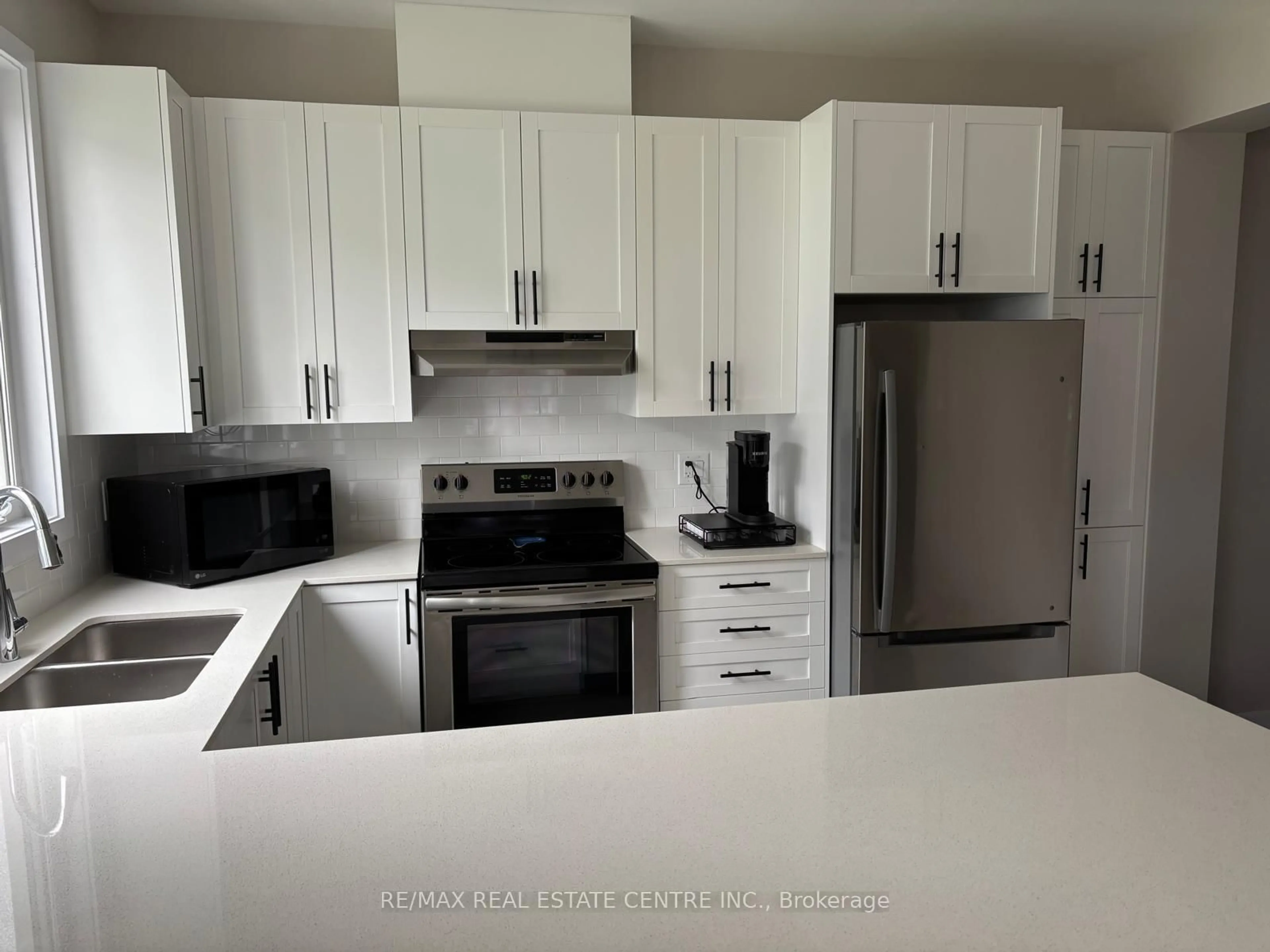 Standard kitchen, unknown for 26 Chasing Grve, Richmond Ontario K0A 2Z0