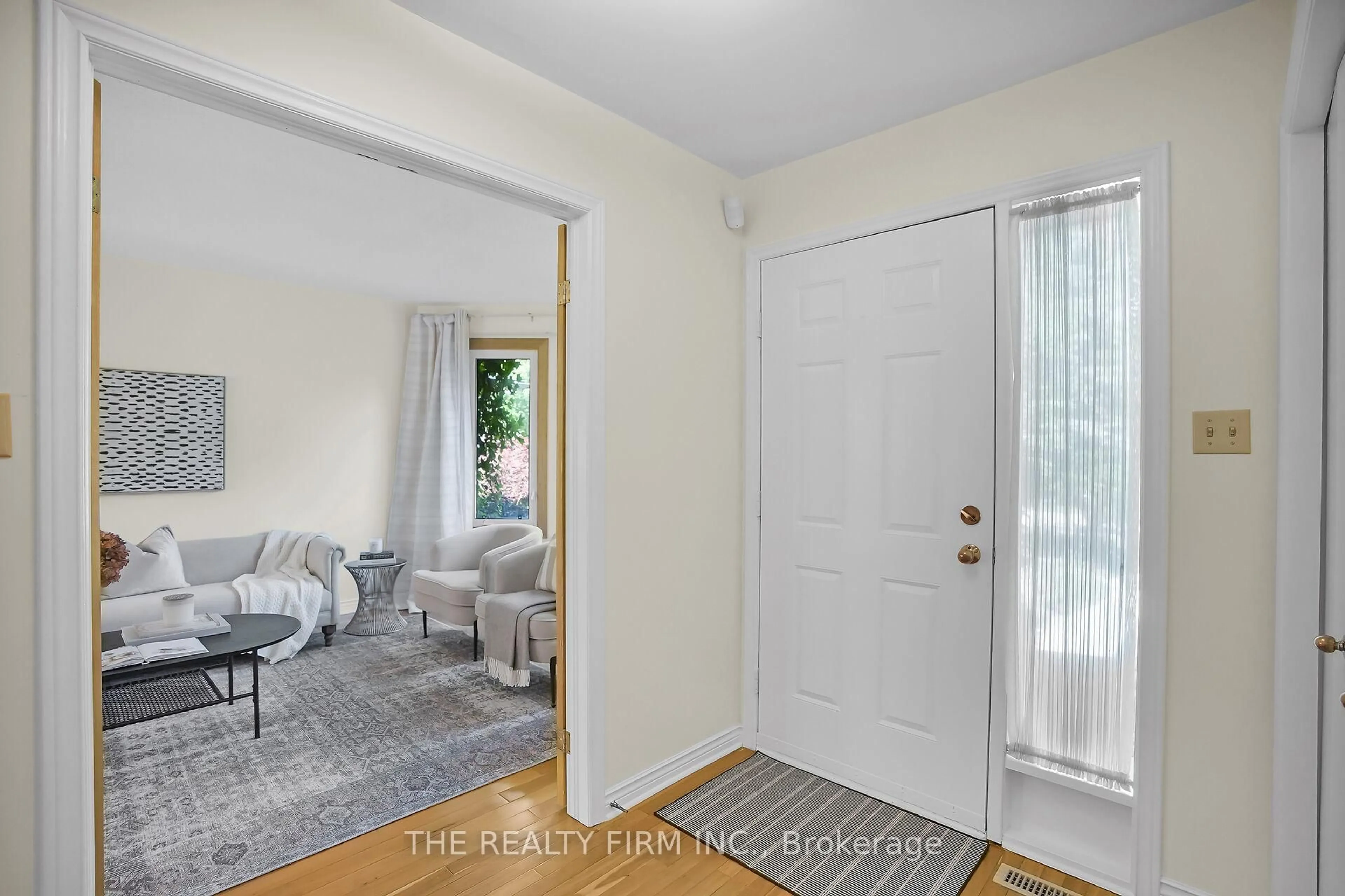 Indoor entryway for 78 Colonial Cres, London North Ontario N6H 4X4