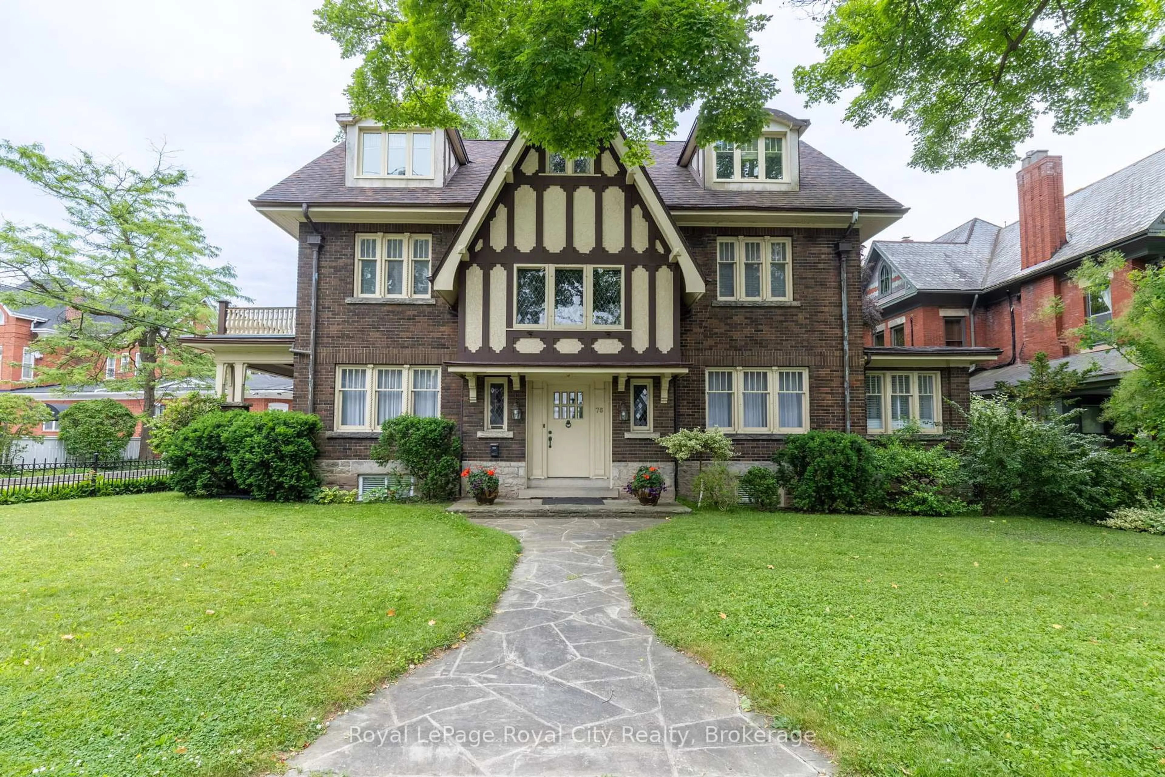 Home with brick exterior material, street for 76 London Rd, Guelph Ontario N1H 2B7