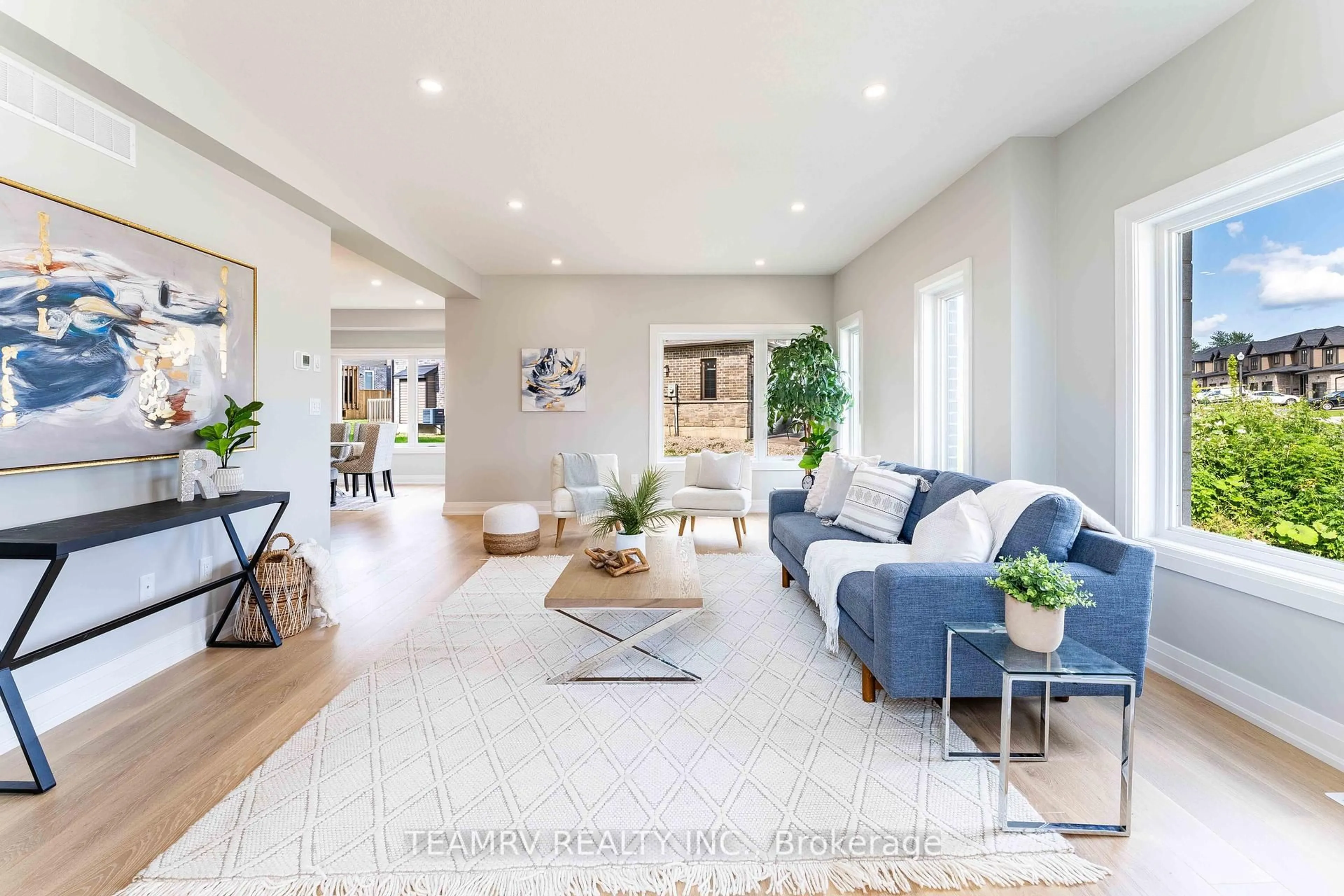 Living room with furniture, unknown for 523 Fairway Rd, Woodstock Ontario N4T 0K8