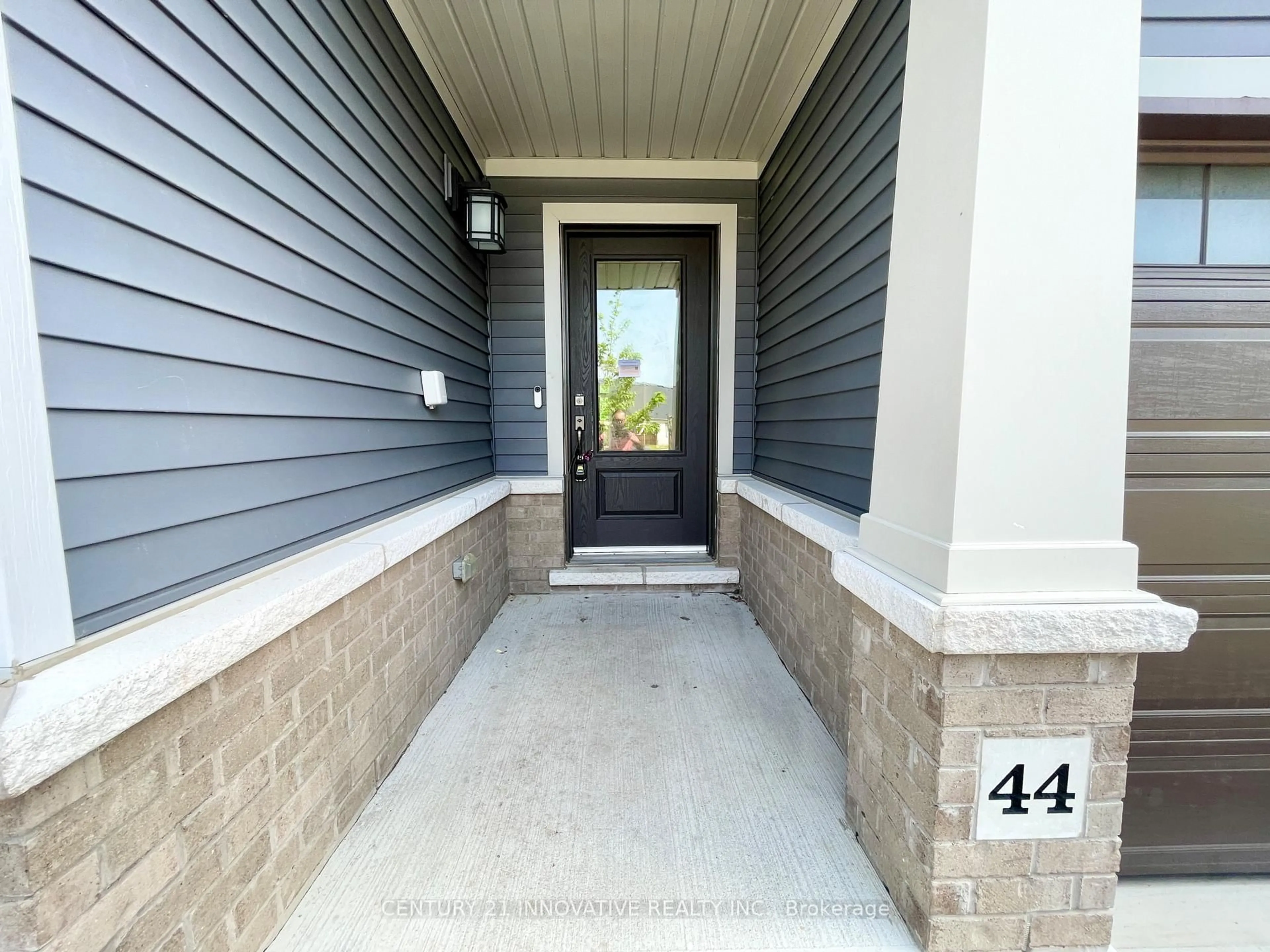 Indoor entryway for 4311 Mann St #44, Niagara Falls Ontario L2G 0A4