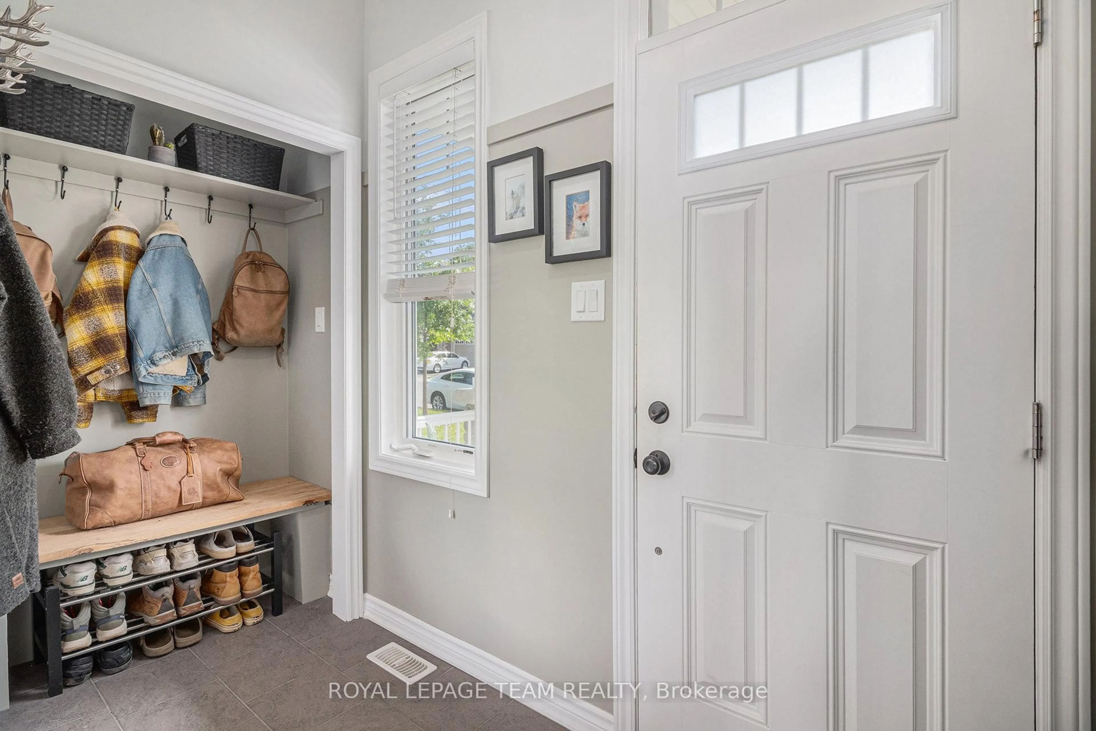 Indoor entryway for 91 Damselfly Way, Ottawa Ontario K2J 6C4