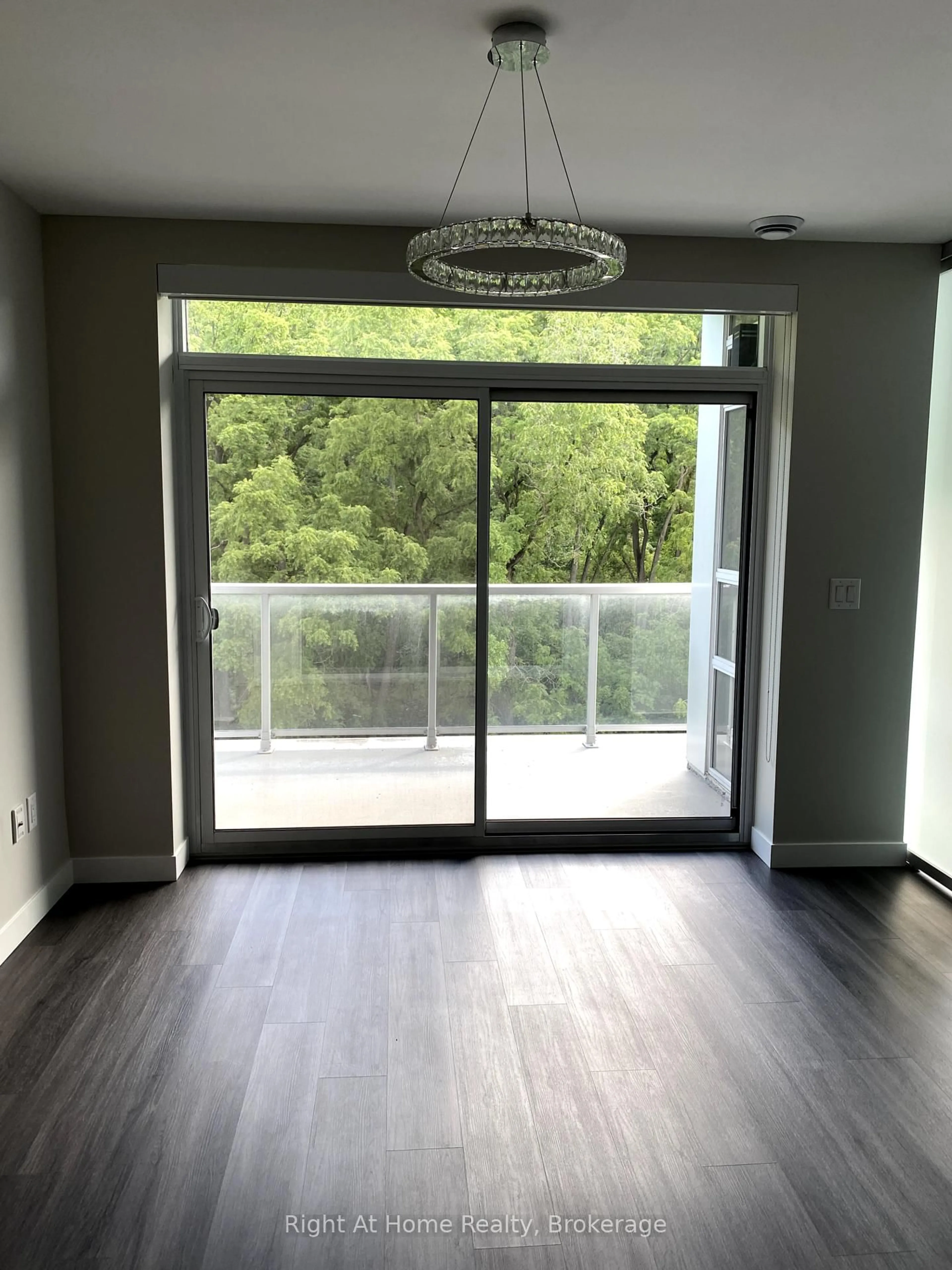 A pic of a room for 455 Charlton Ave #606, Hamilton Ontario L8N 0B2