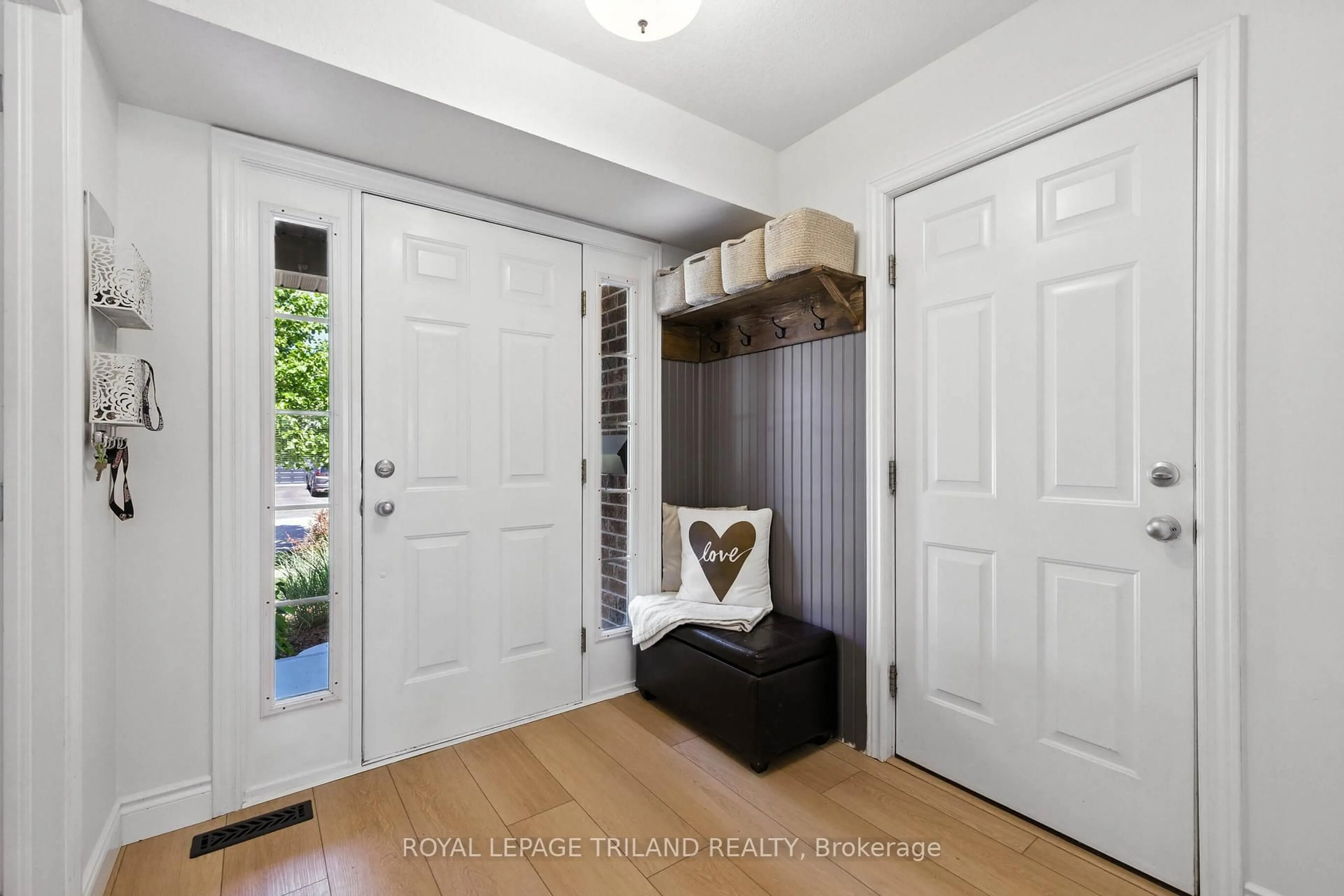 Indoor entryway for 1812 Bayswater Cres, London North Ontario N6G 5N1