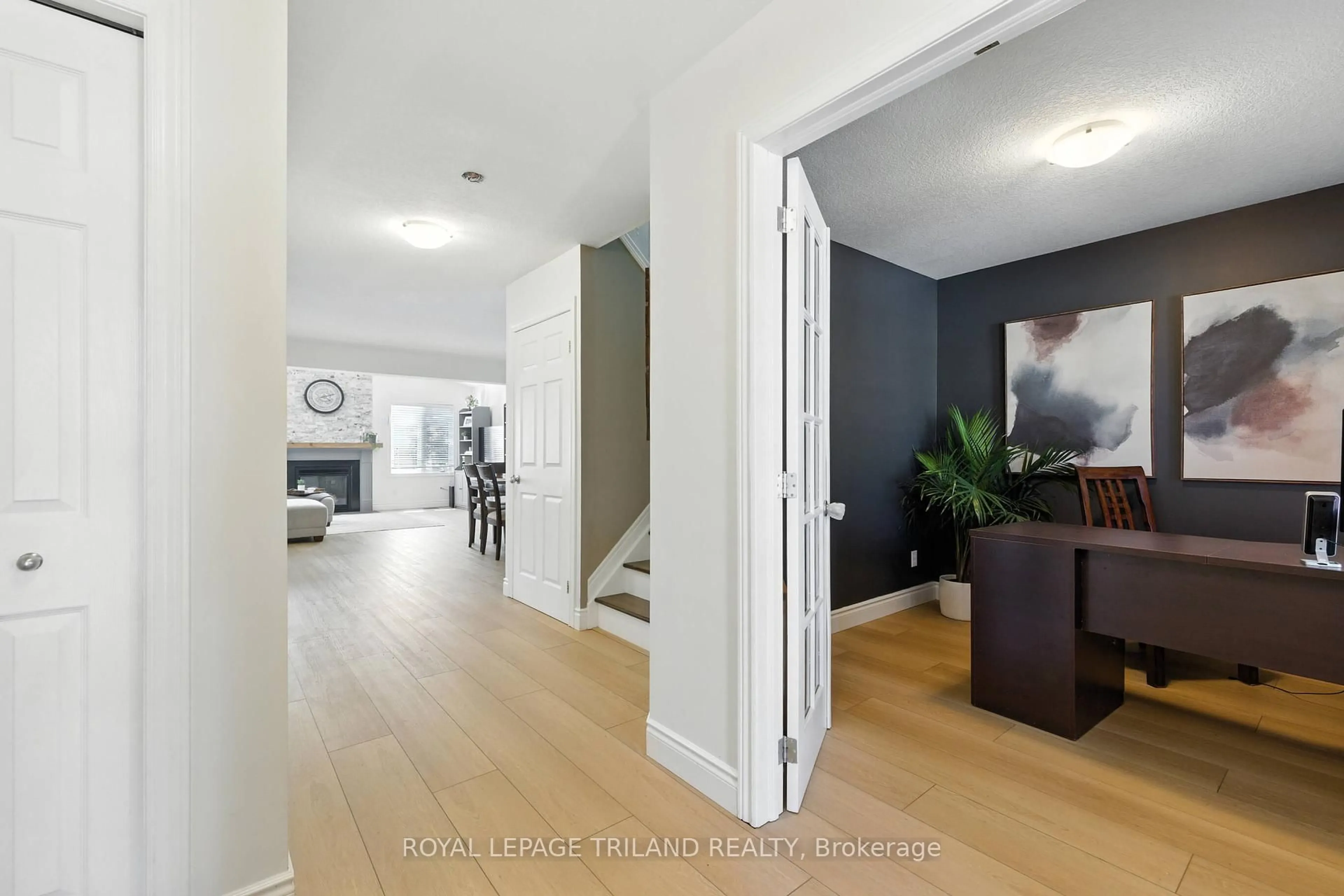Indoor entryway for 1812 Bayswater Cres, London North Ontario N6G 5N1