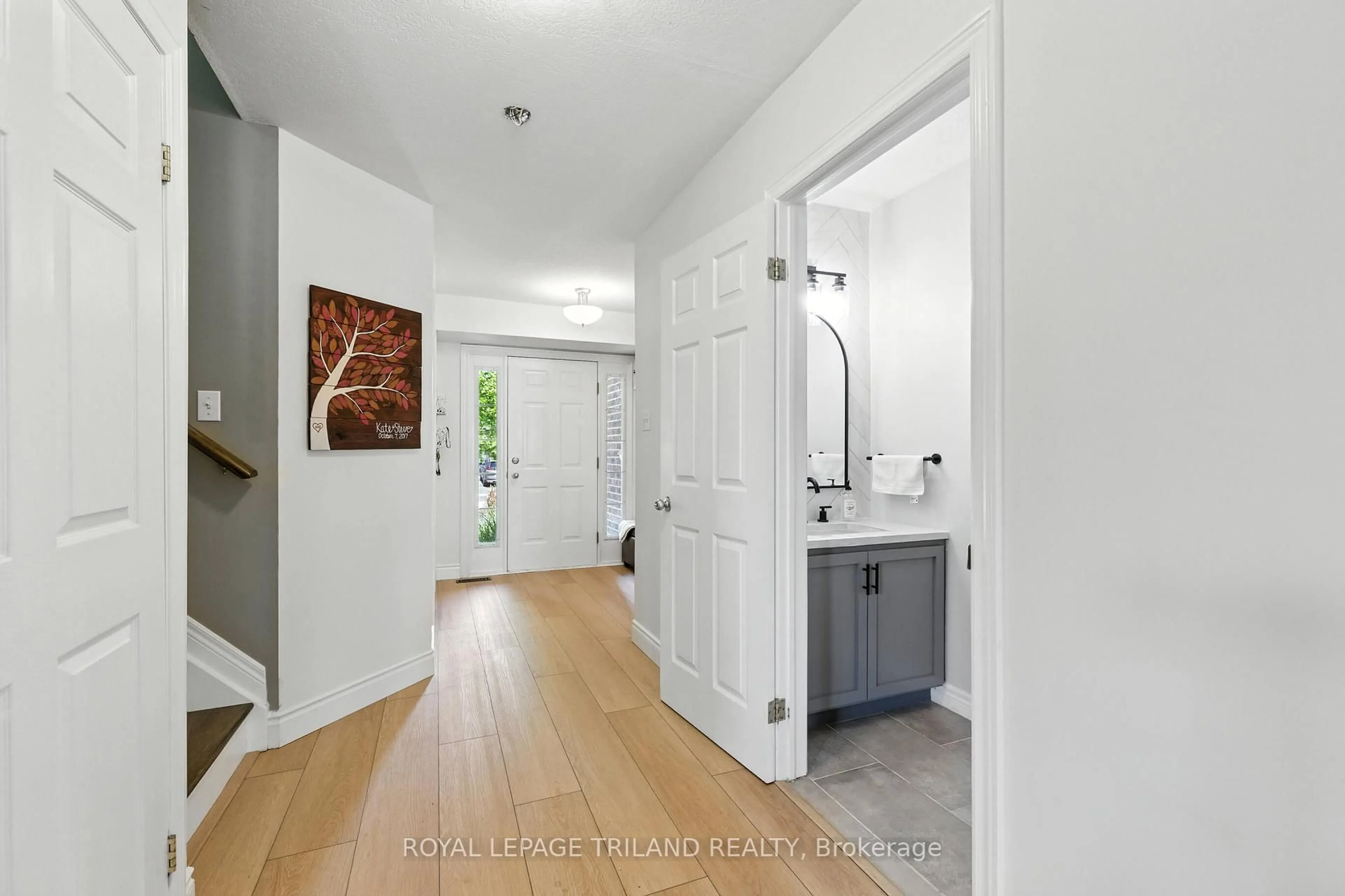 Indoor entryway for 1812 Bayswater Cres, London North Ontario N6G 5N1