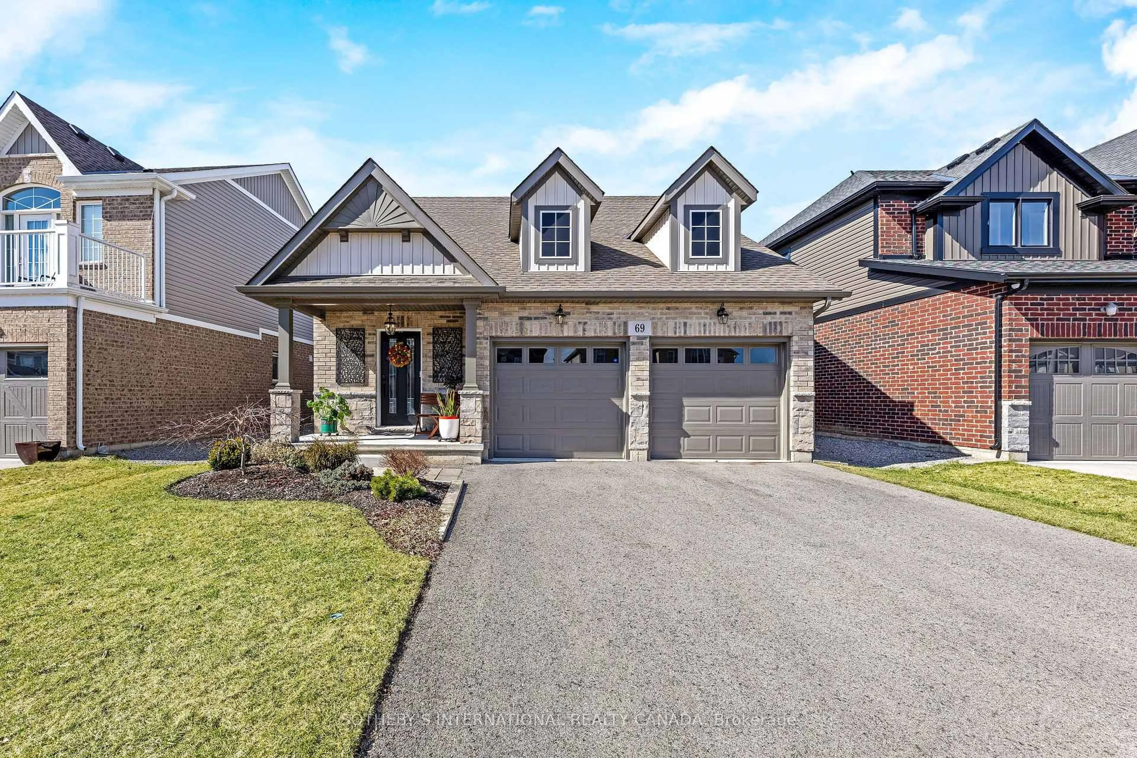 Home with brick exterior material, street for 69 Crow St, Welland Ontario L3C 0G6