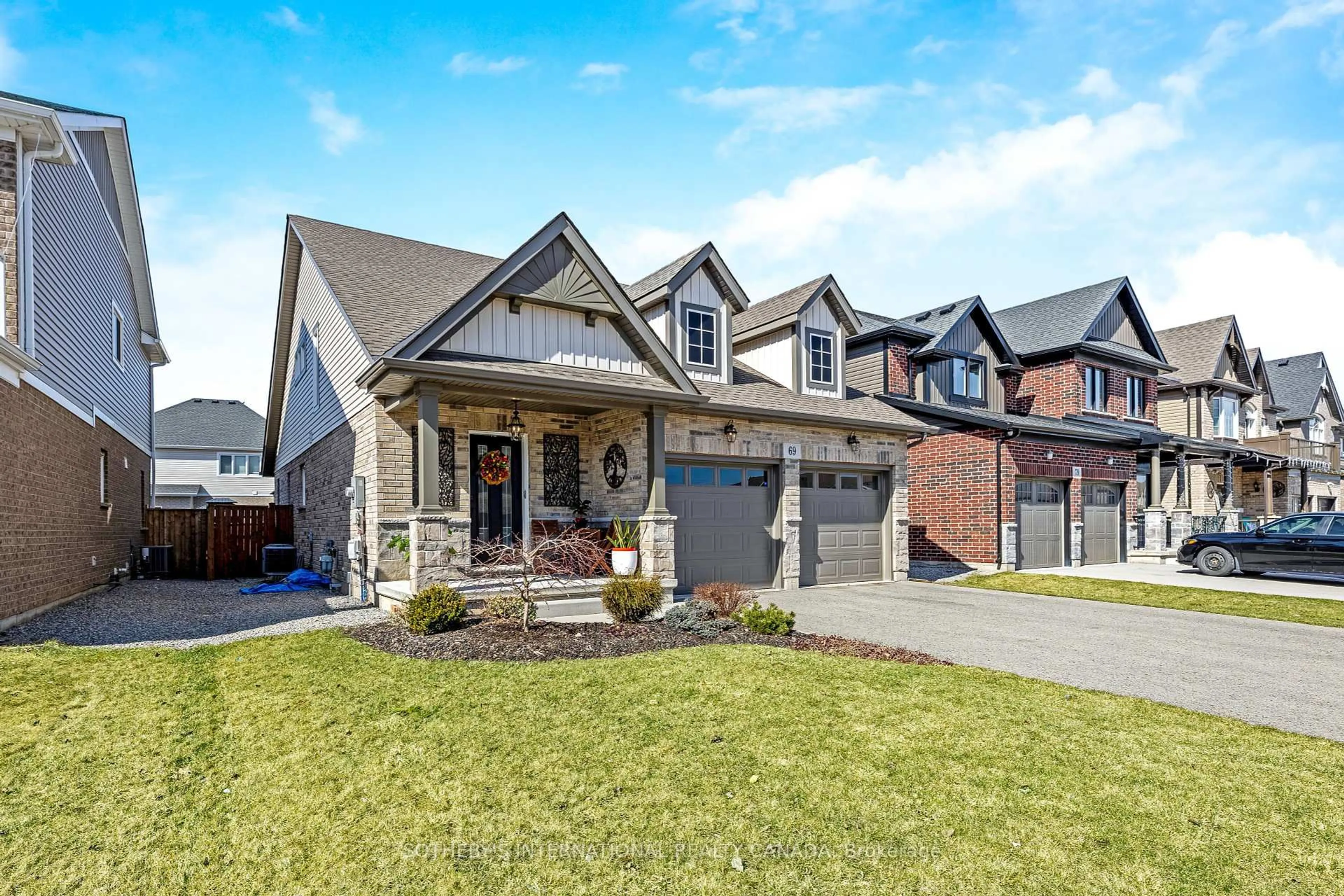 Home with brick exterior material, street for 69 Crow St, Welland Ontario L3C 0G6