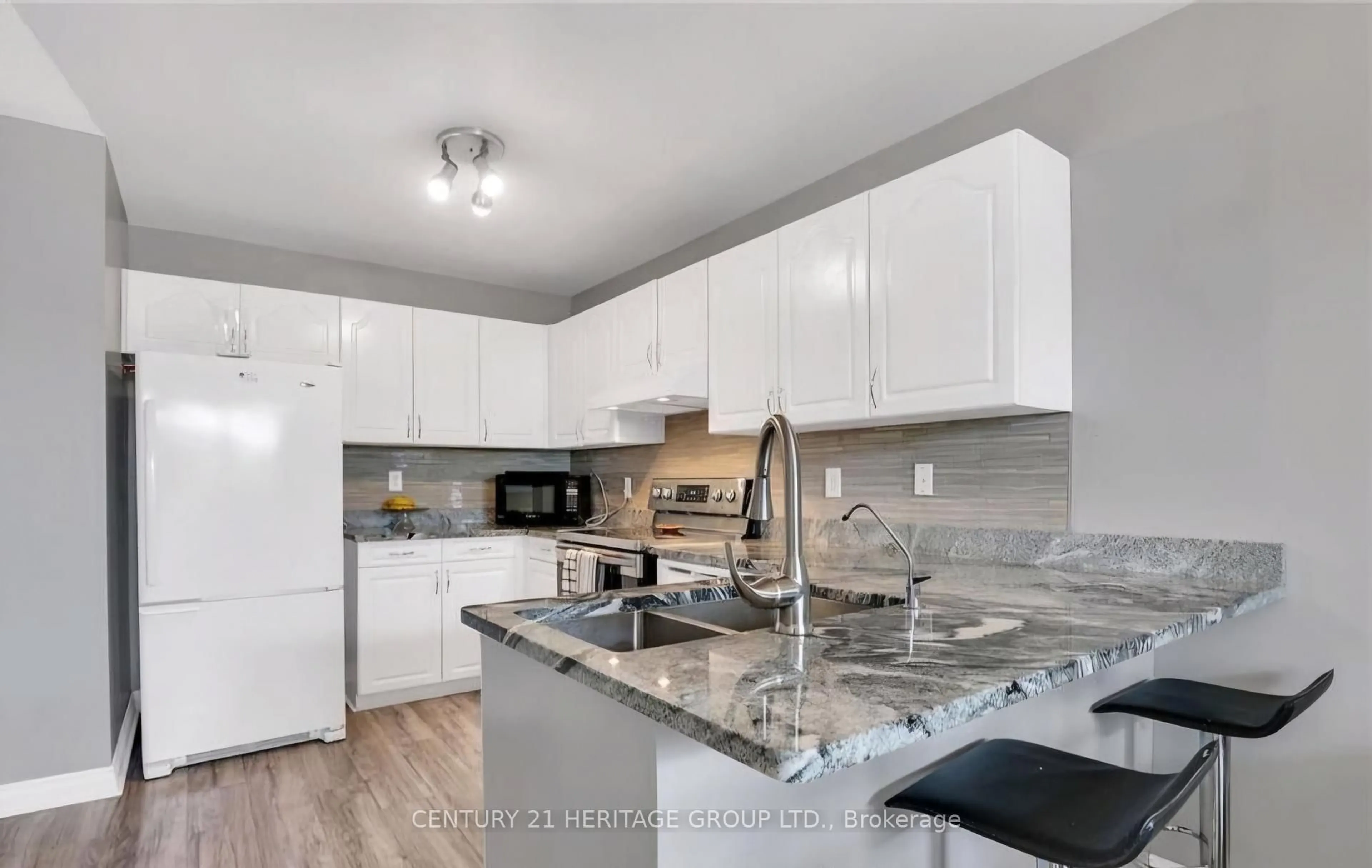 Open concept kitchen, ceramic/tile floor for 285 Hungerford St, London East Ontario N5W 6E2
