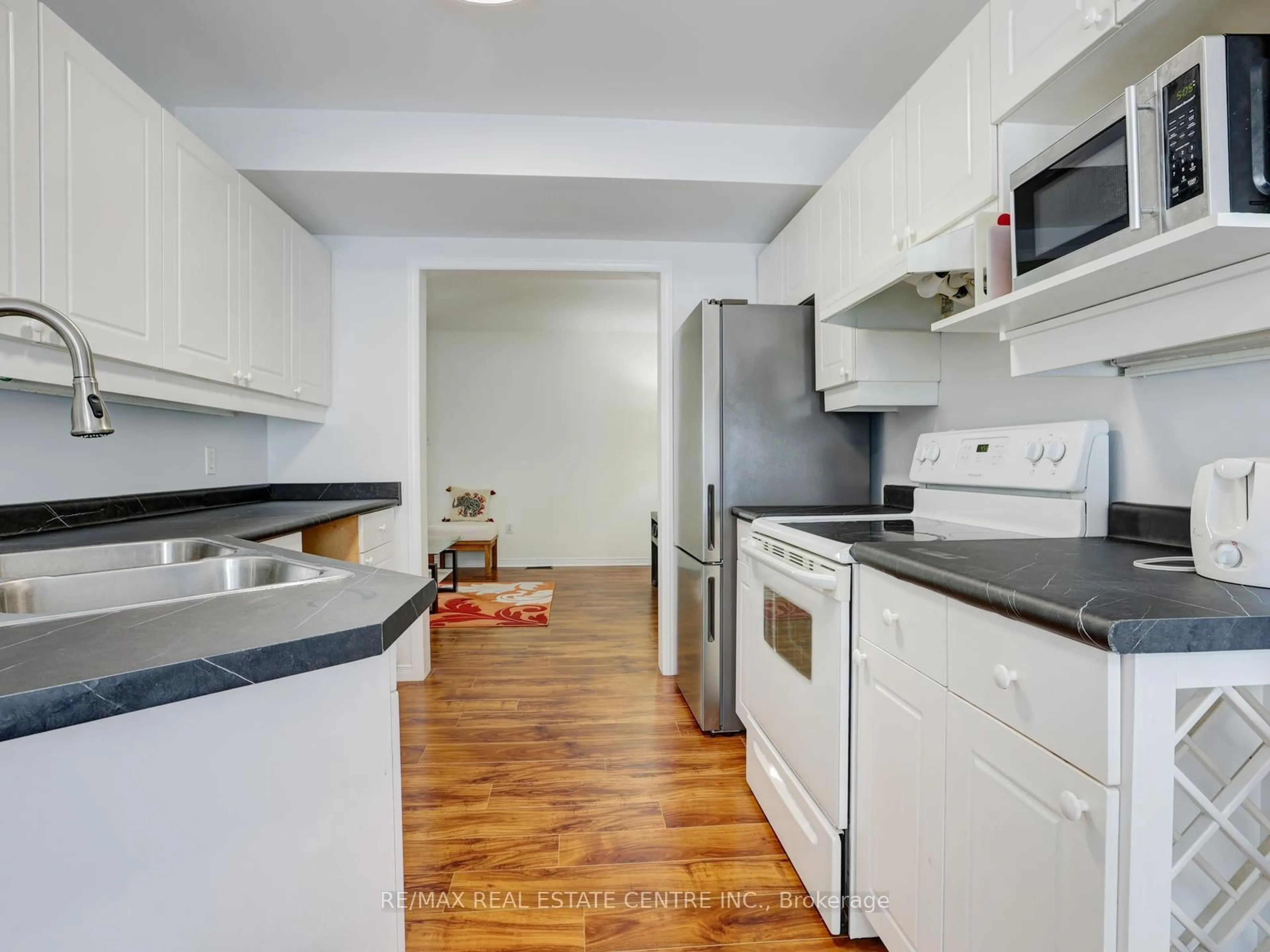 Standard kitchen, unknown for 235 Saginaw Pkwy #57, Cambridge Ontario N1T 1X4