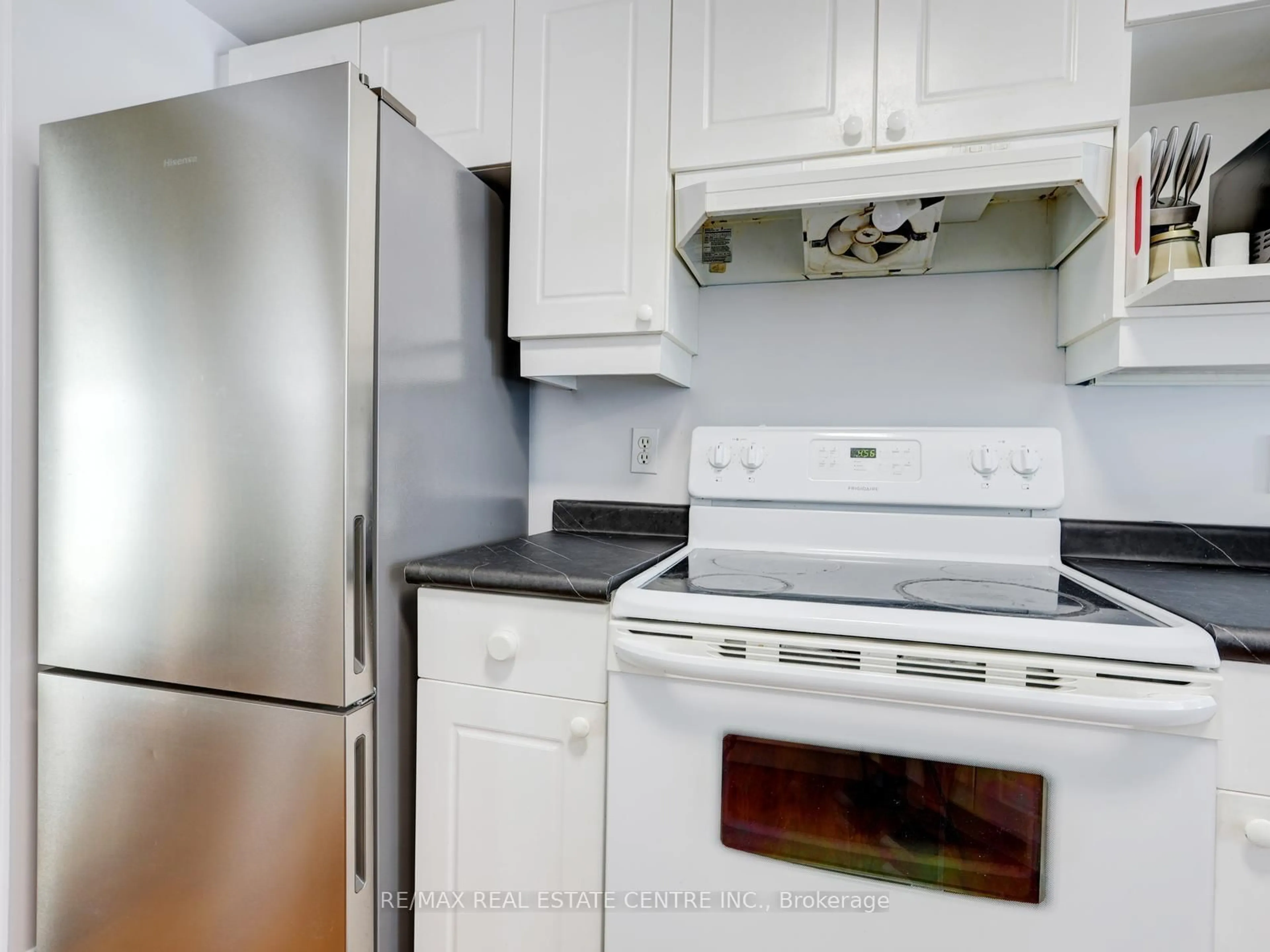 Standard kitchen, unknown for 235 Saginaw Pkwy #57, Cambridge Ontario N1T 1X4