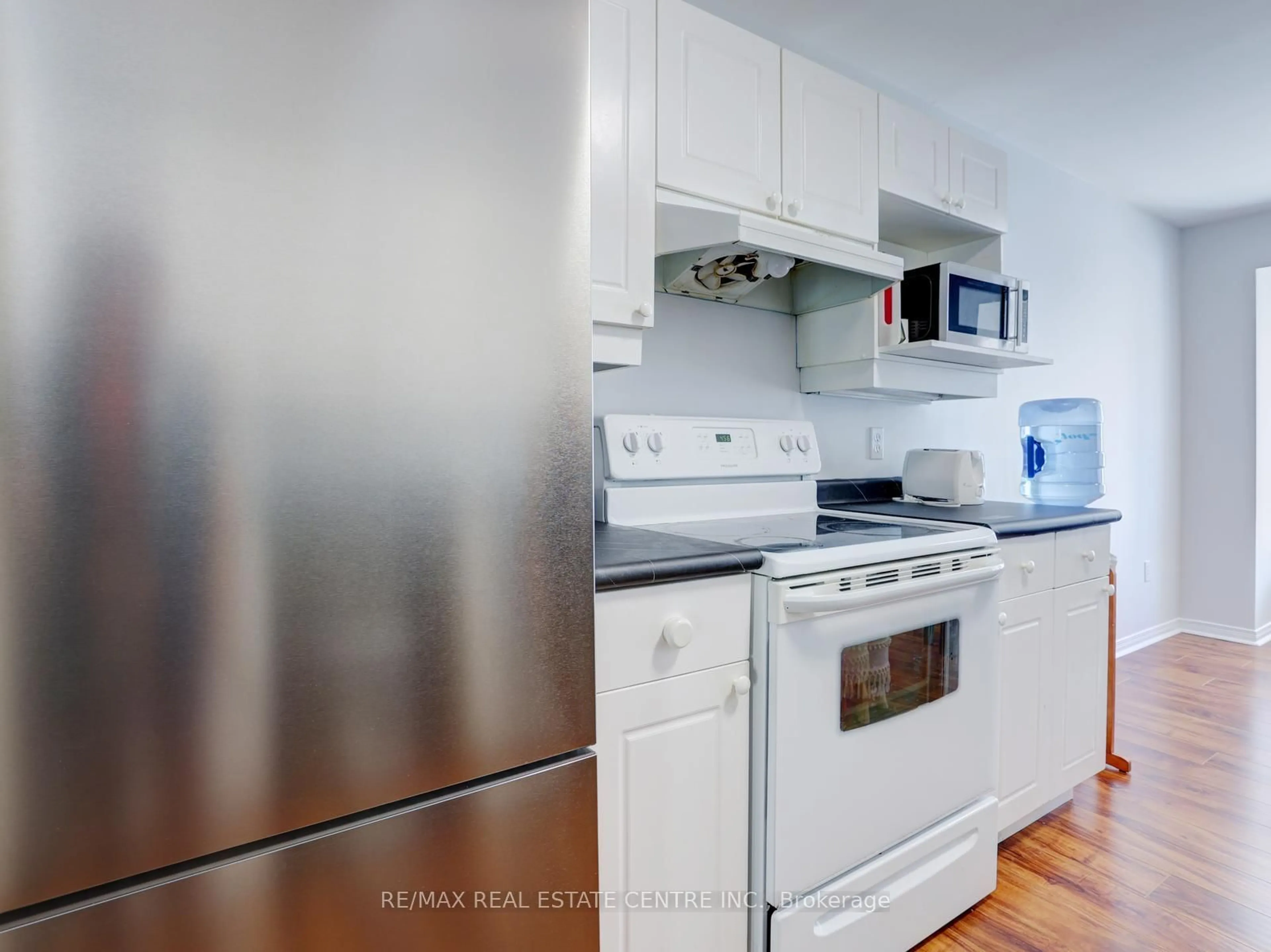 Standard kitchen, unknown for 235 Saginaw Pkwy #57, Cambridge Ontario N1T 1X4