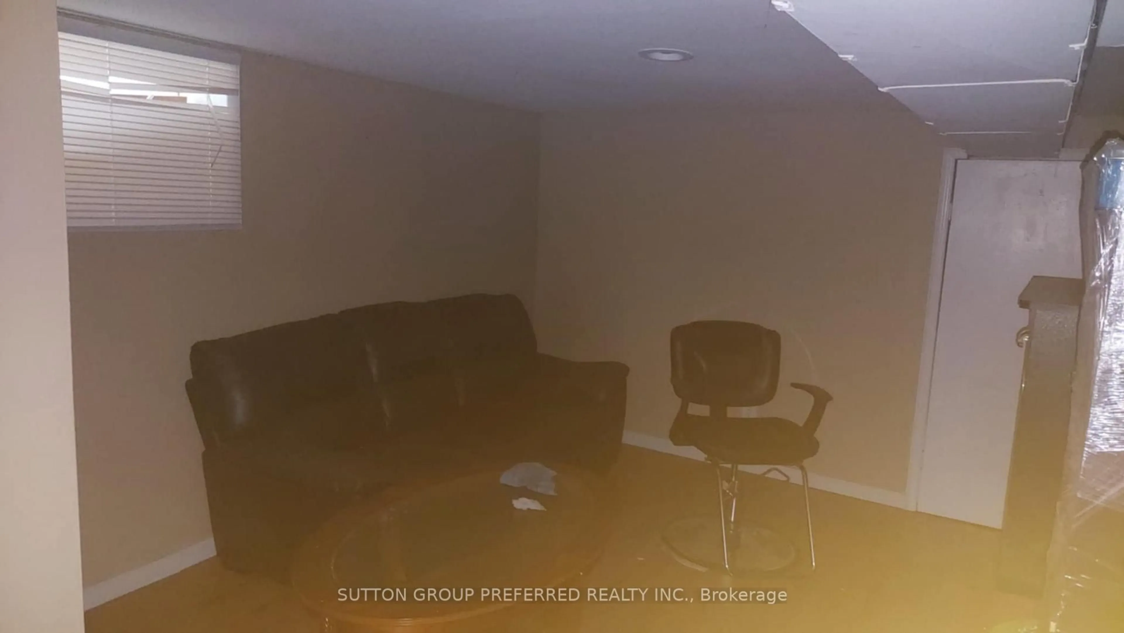 A pic of a room for 117 Wharncliffe Rd, London North Ontario N6H 2A8