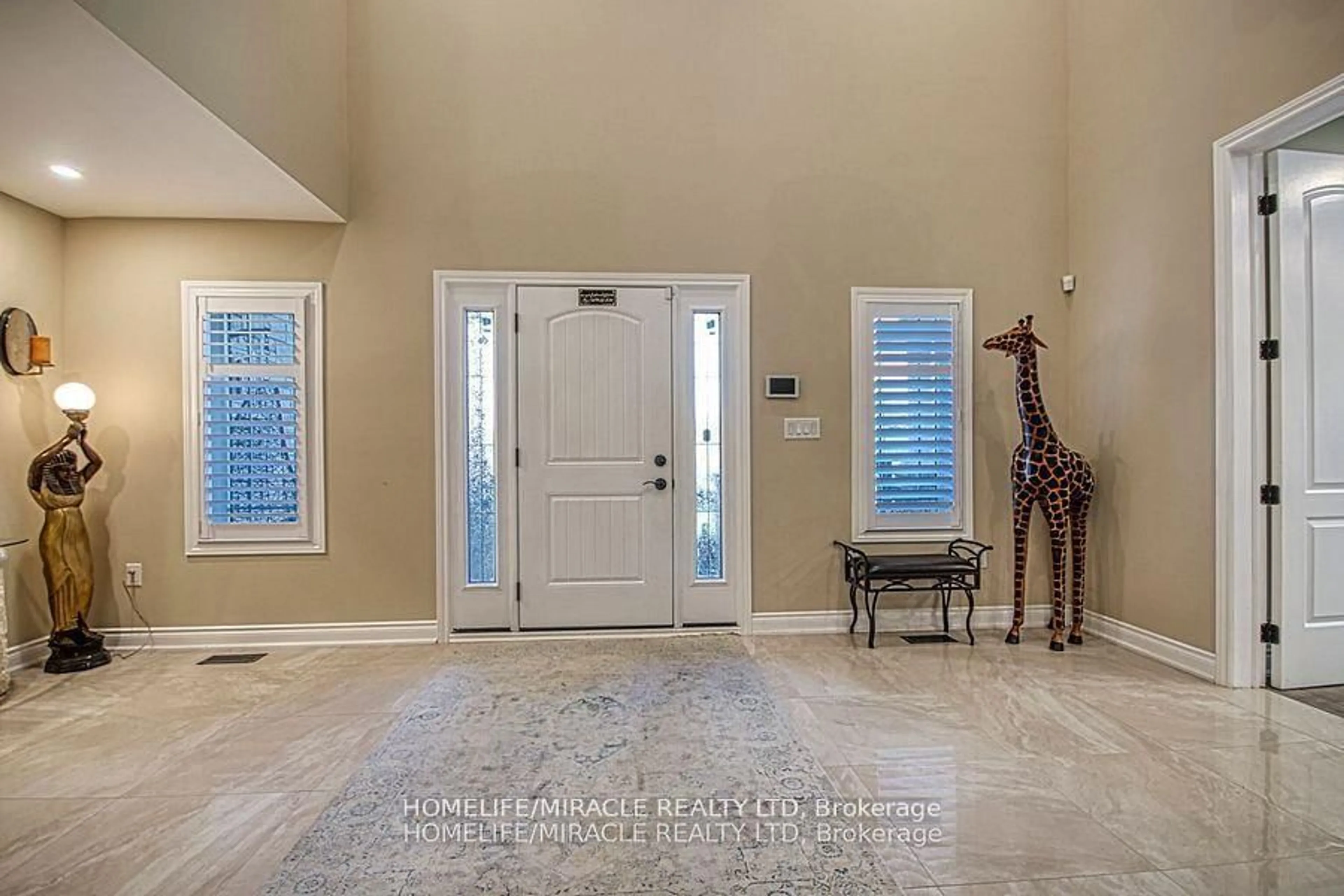Indoor entryway for 5499 Attema Cres, West Lincoln Ontario L0R 1Y0
