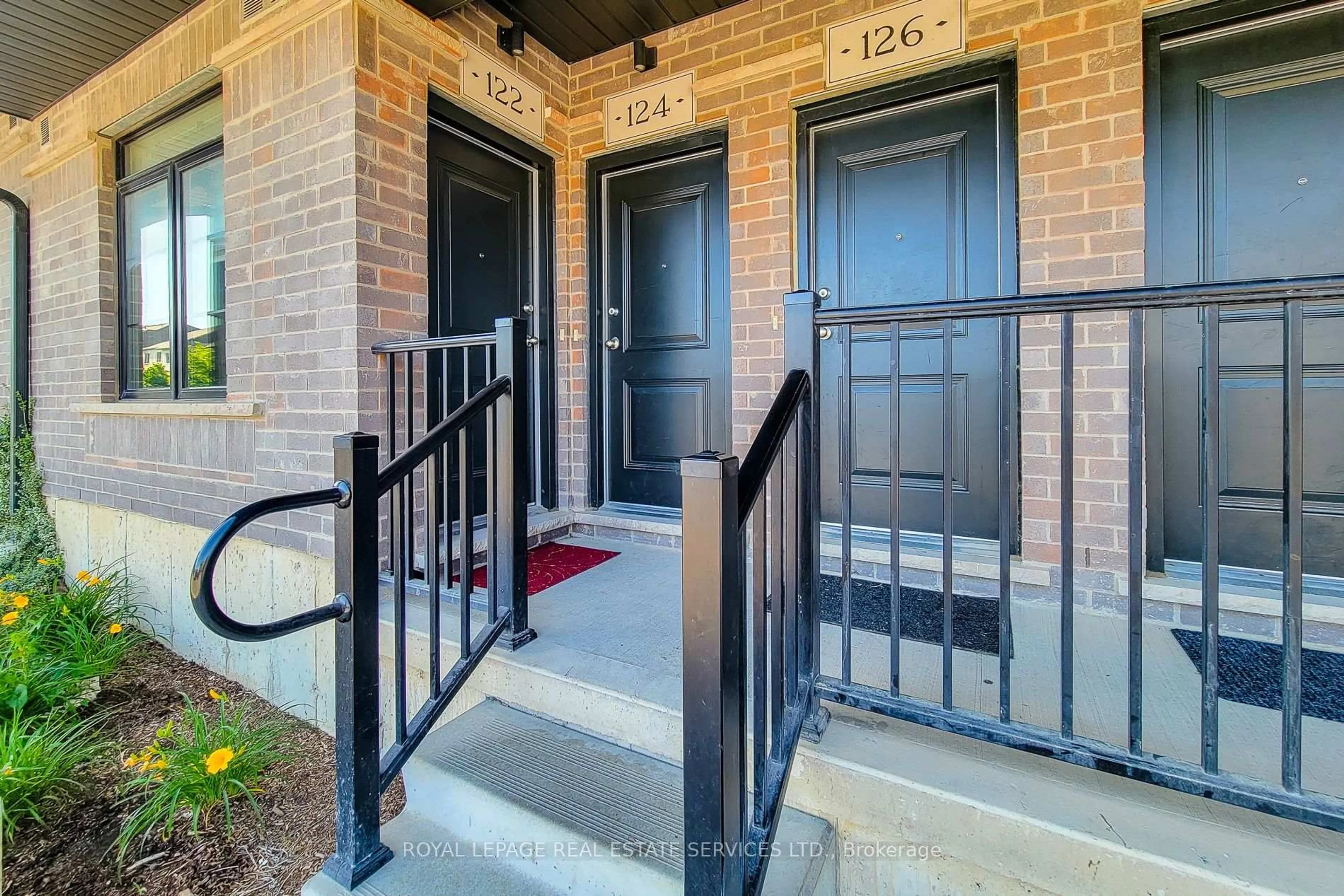 Indoor entryway for 122 Wheat Lane, Kitchener Ontario N2R 0R4