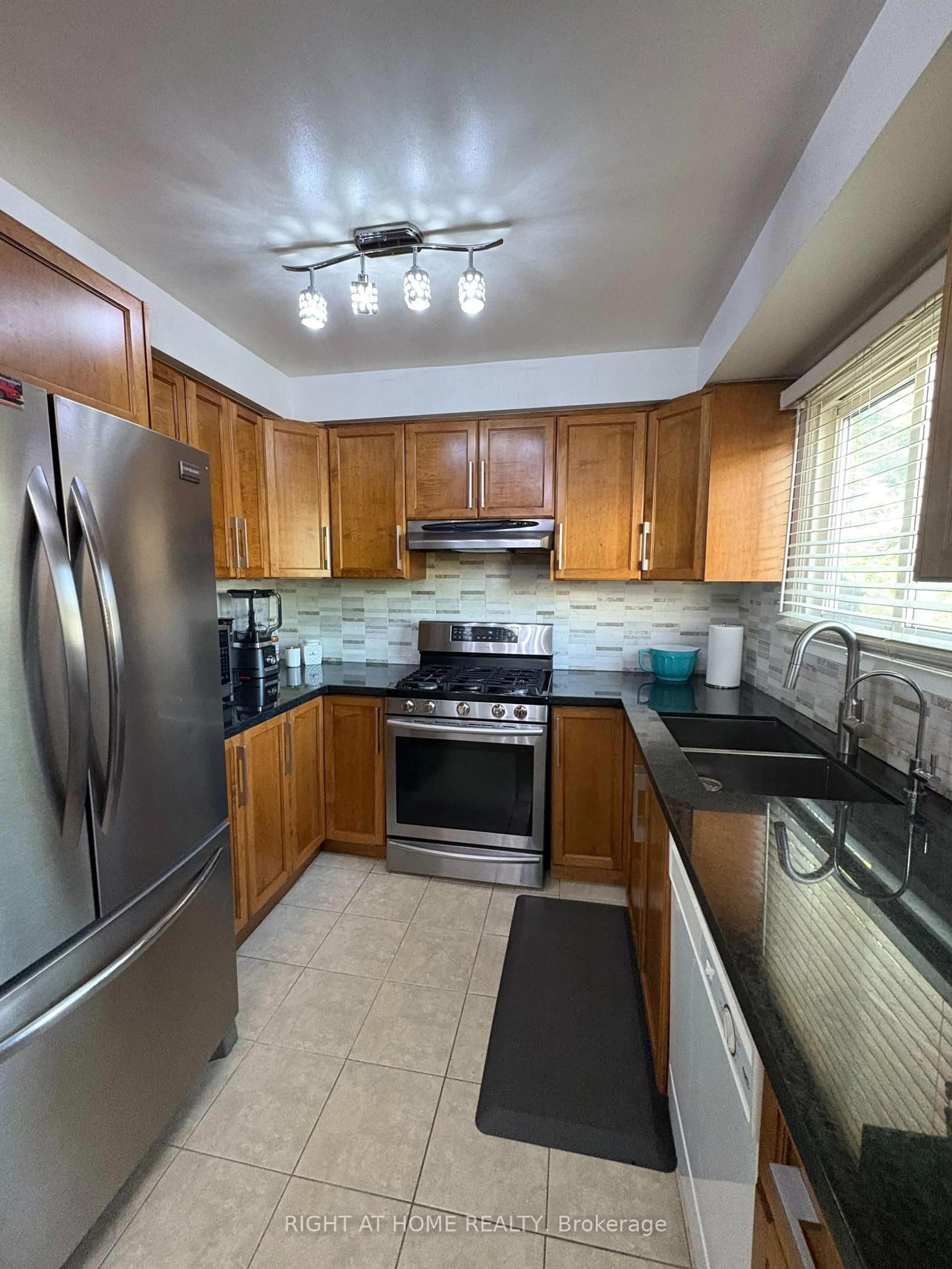 Standard kitchen, unknown for 11 Harrisford St #68, Hamilton Ontario L8K 6L7