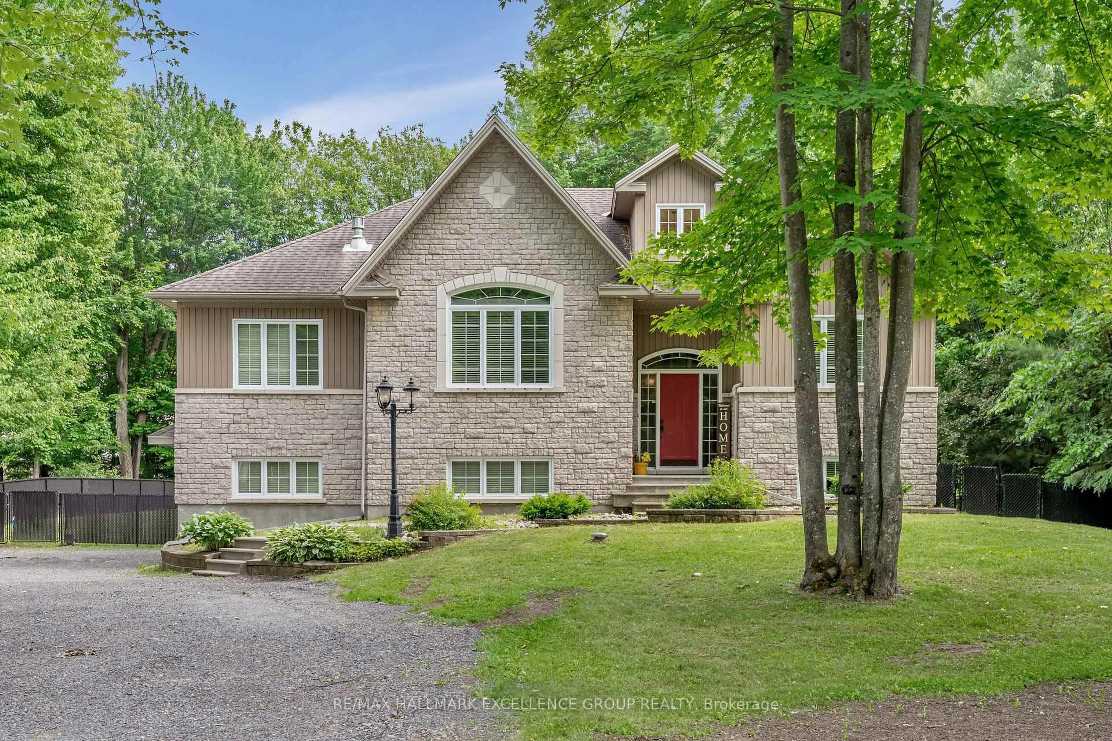 Home with brick exterior material, unknown for 2709 Dubois St, Clarence-Rockland Ontario K4K 1K7