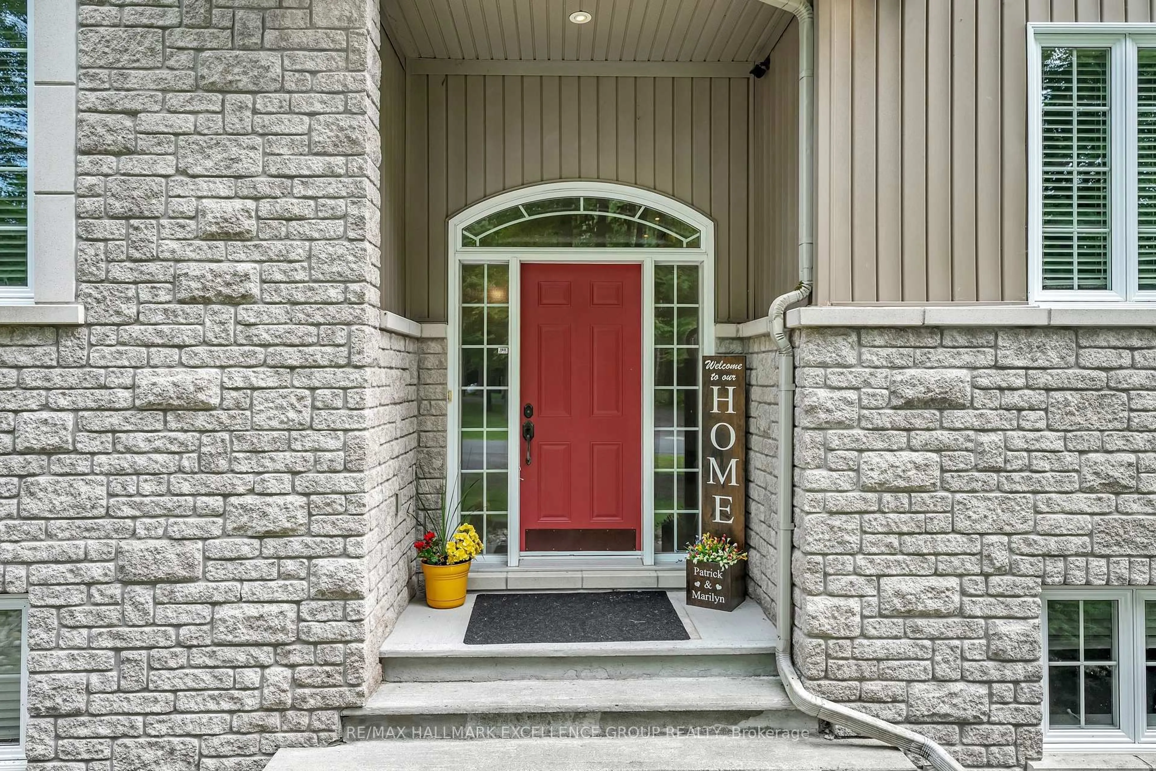 Indoor entryway for 2709 Dubois St, Clarence-Rockland Ontario K4K 1K7