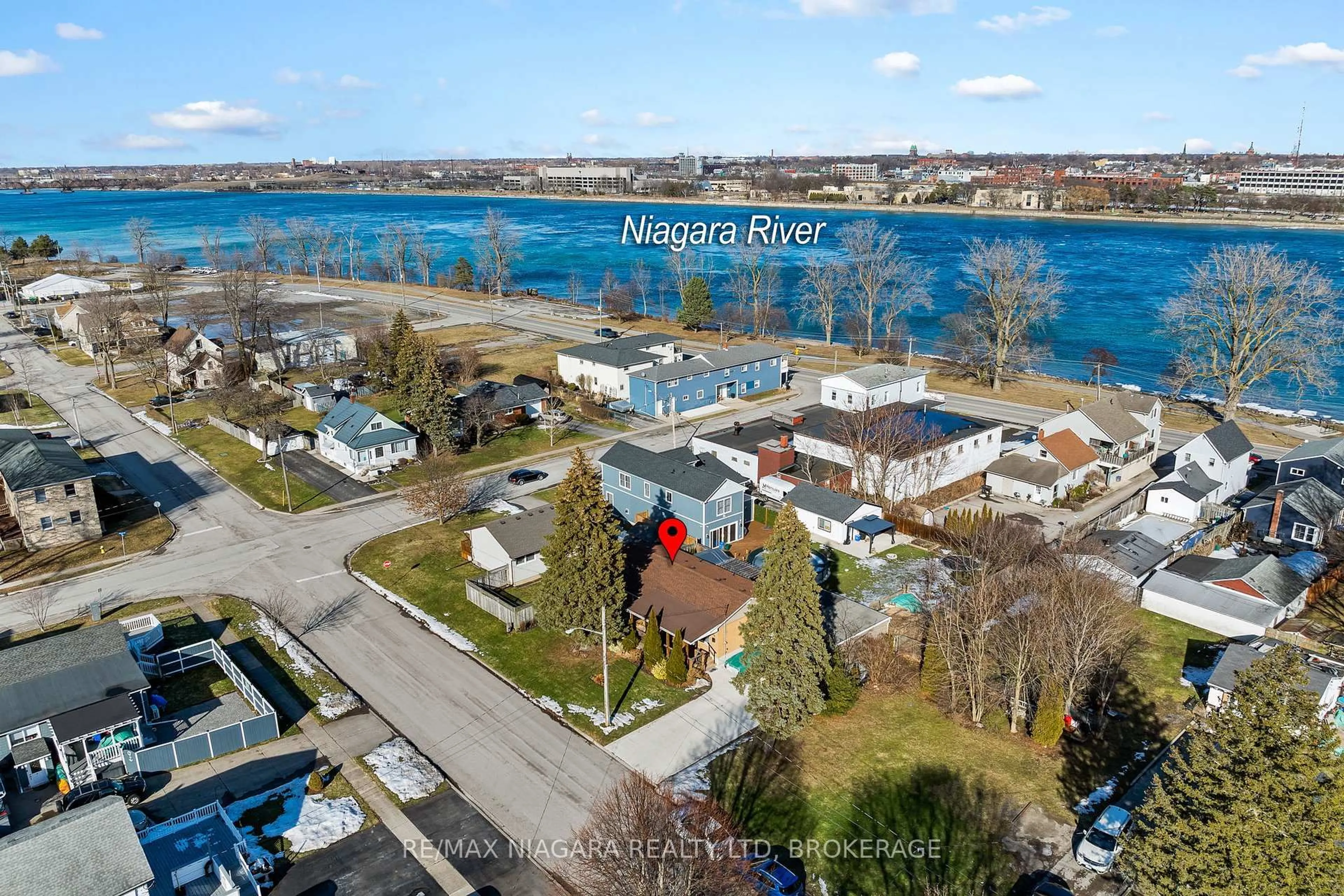 A pic from outside/outdoor area/front of a property/back of a property/a pic from drone, water/lake/river/ocean view for 65 Waterloo St, Fort Erie Ontario L2A 3J8