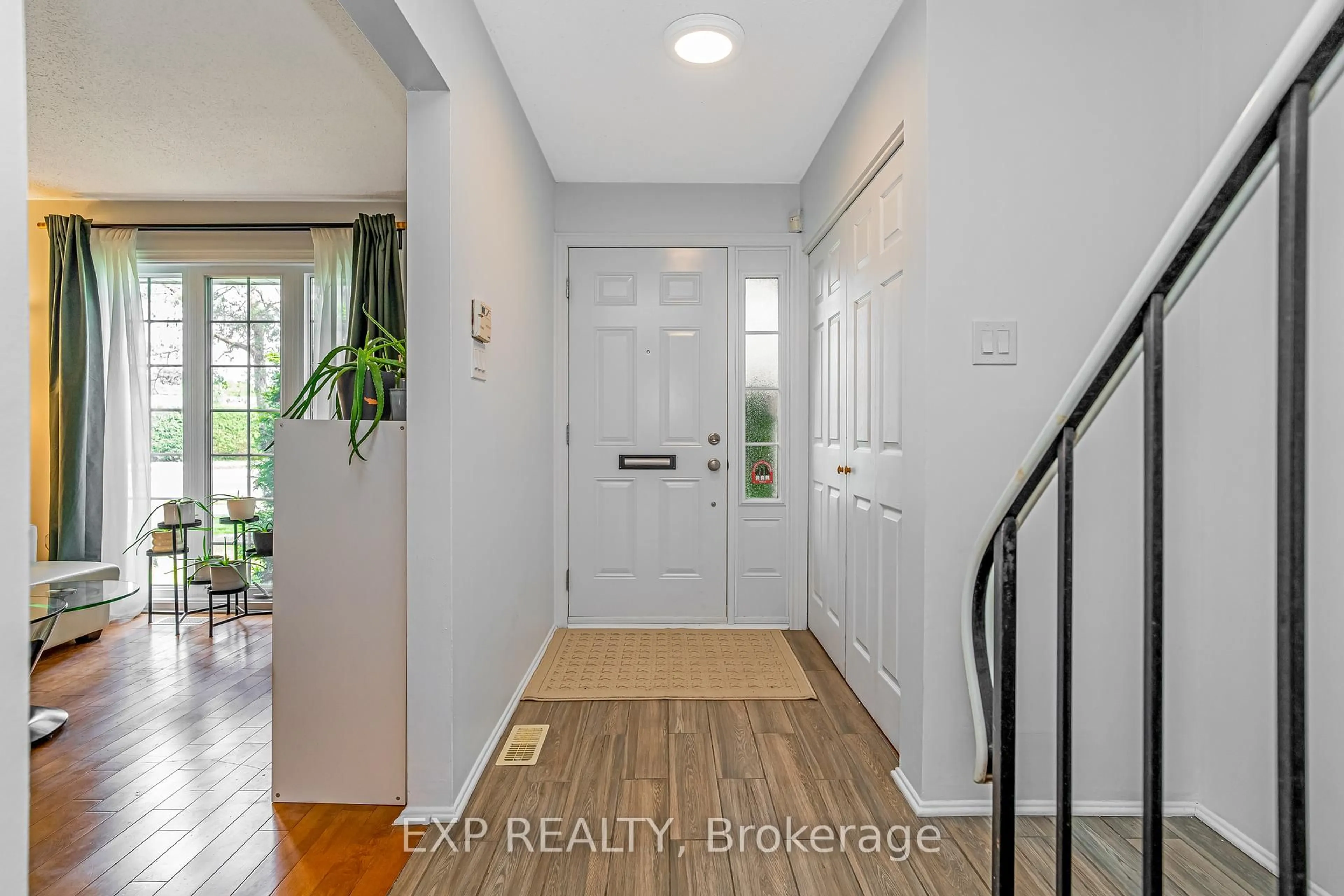 Indoor entryway for 1029 Meadowlands Dr #65, Ottawa Ontario K2C 0K5