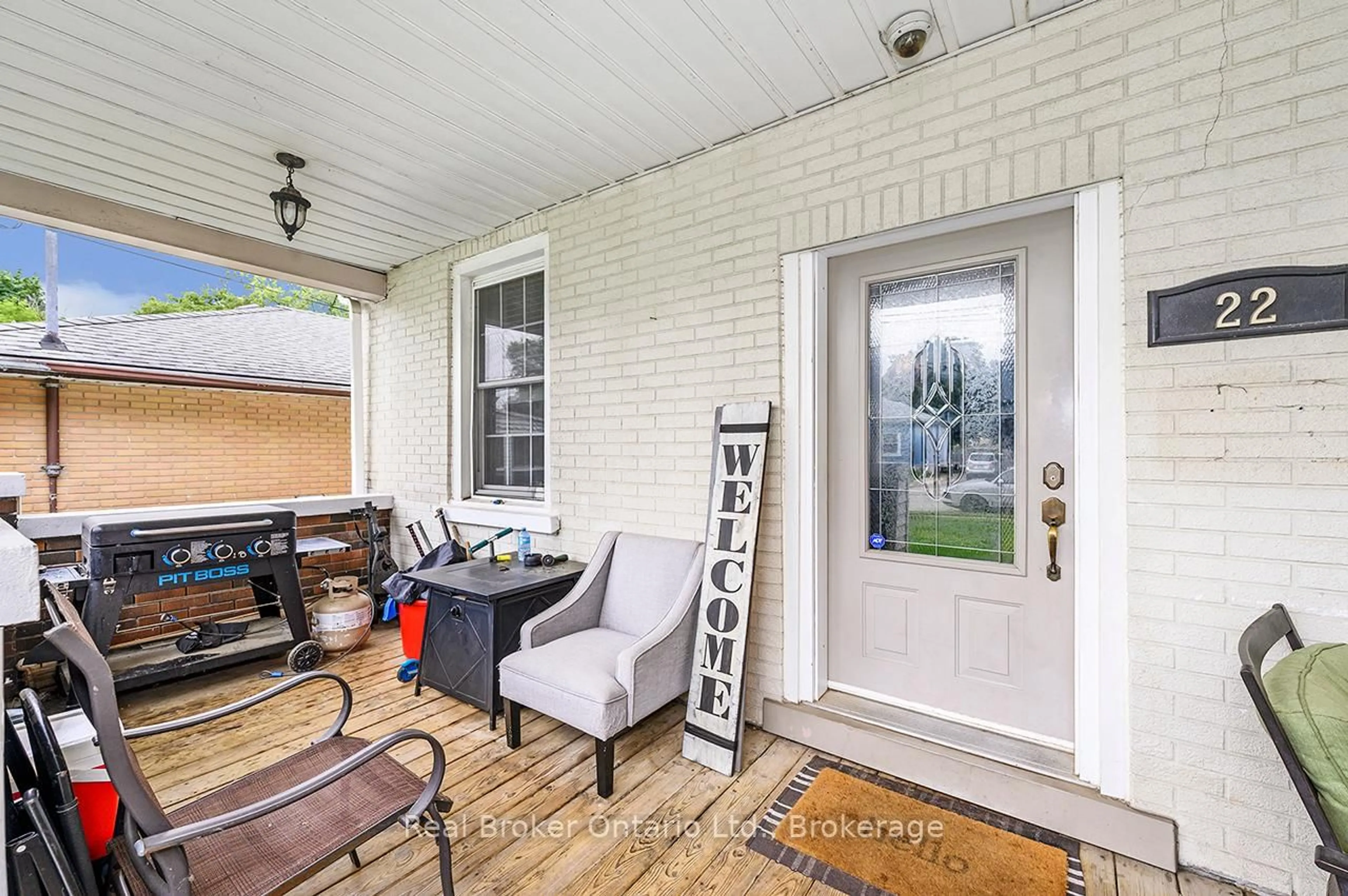 Indoor entryway for 22 Maple Ridge Rd, Cambridge Ontario N1R 2G2