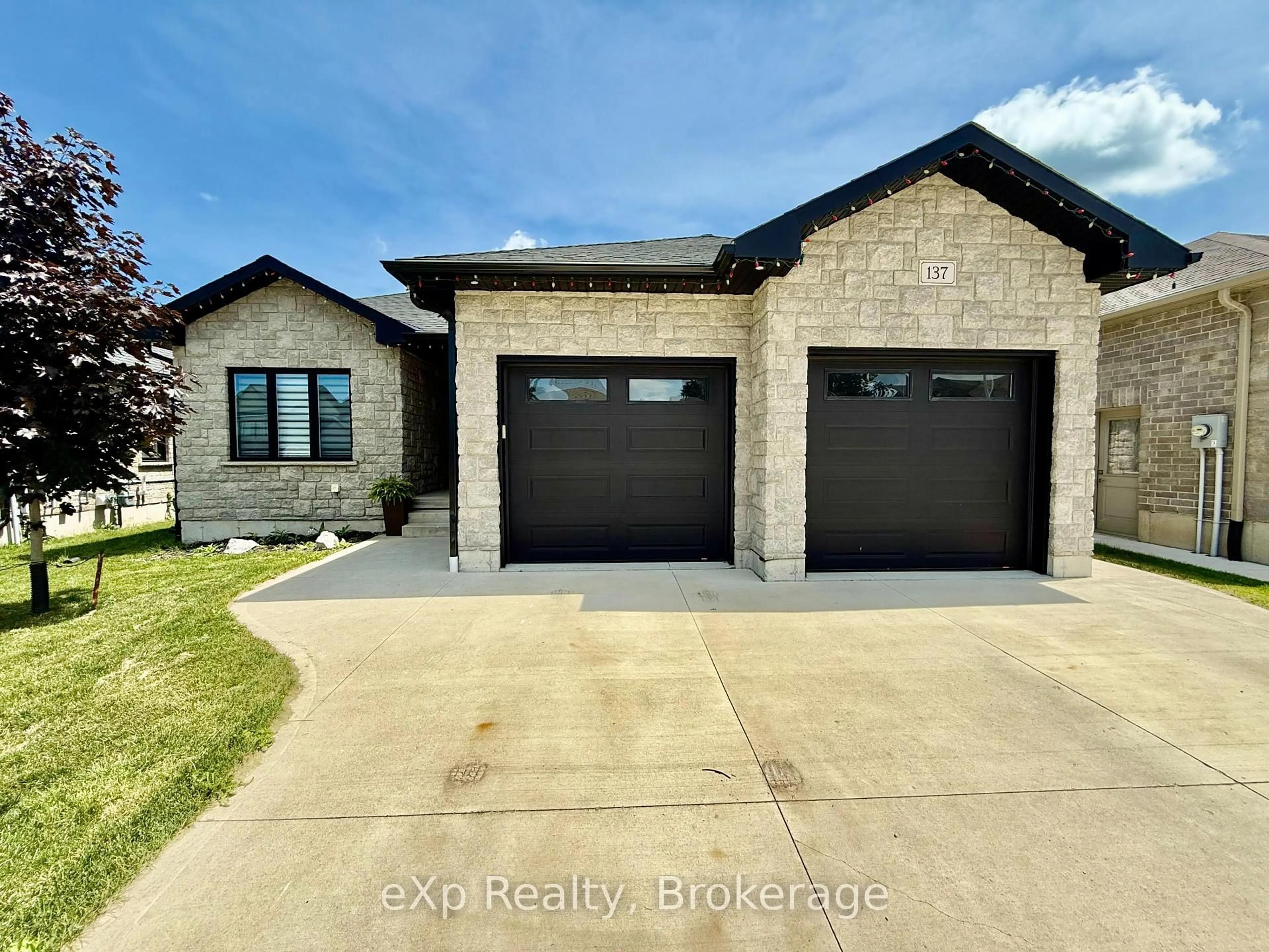 Home with brick exterior material, unknown for 137 17th Avenue A Ave, Hanover Ontario N4N 0B5