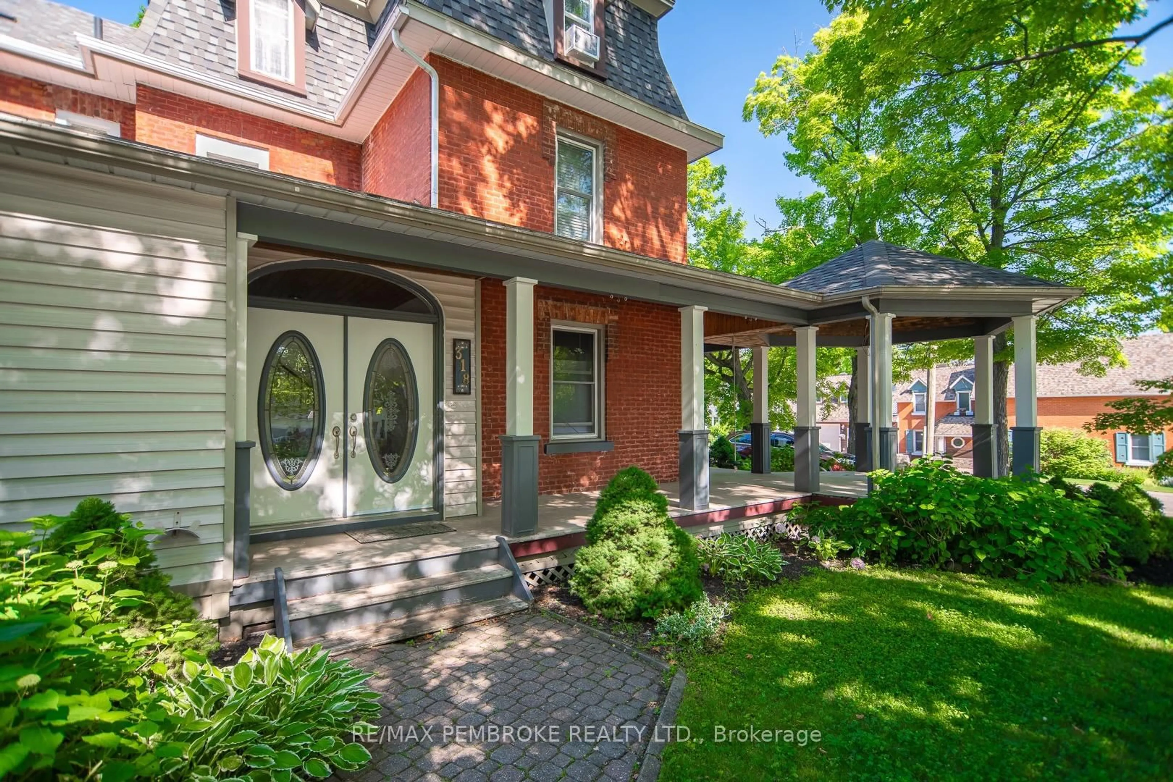Unknown for 318 Esther St, Pembroke Ontario K8A 3C7