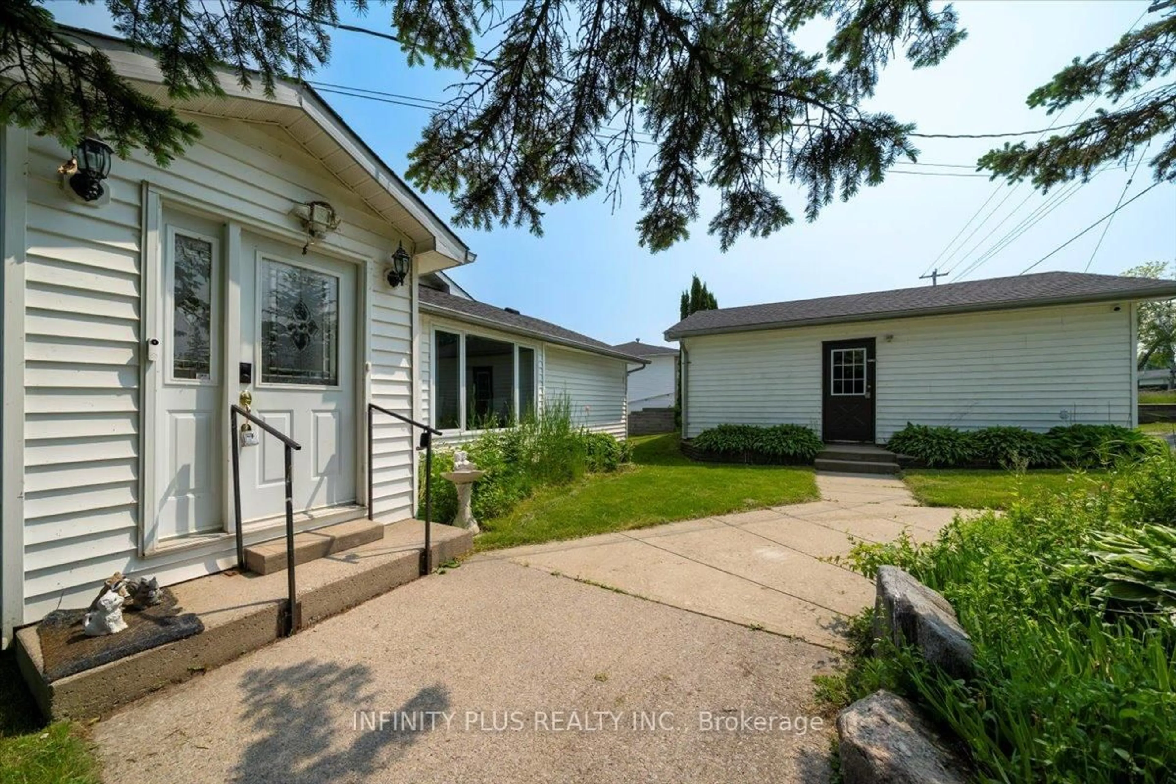A pic from outside/outdoor area/front of a property/back of a property/a pic from drone, street for 143 Beehive Dr, Kawartha Lakes Ontario K0M 1G0