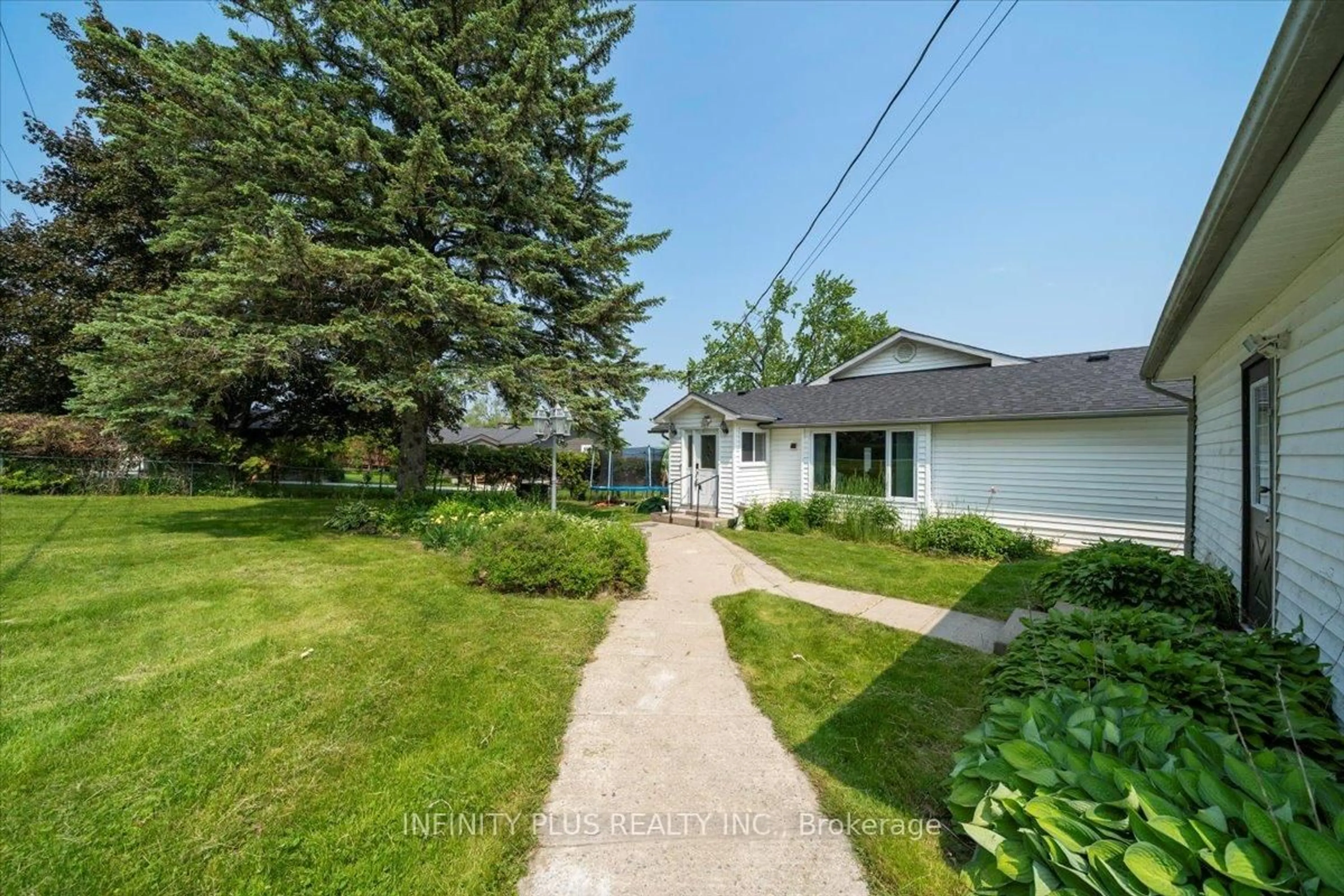 A pic from outside/outdoor area/front of a property/back of a property/a pic from drone, street for 143 Beehive Dr, Kawartha Lakes Ontario K0M 1G0