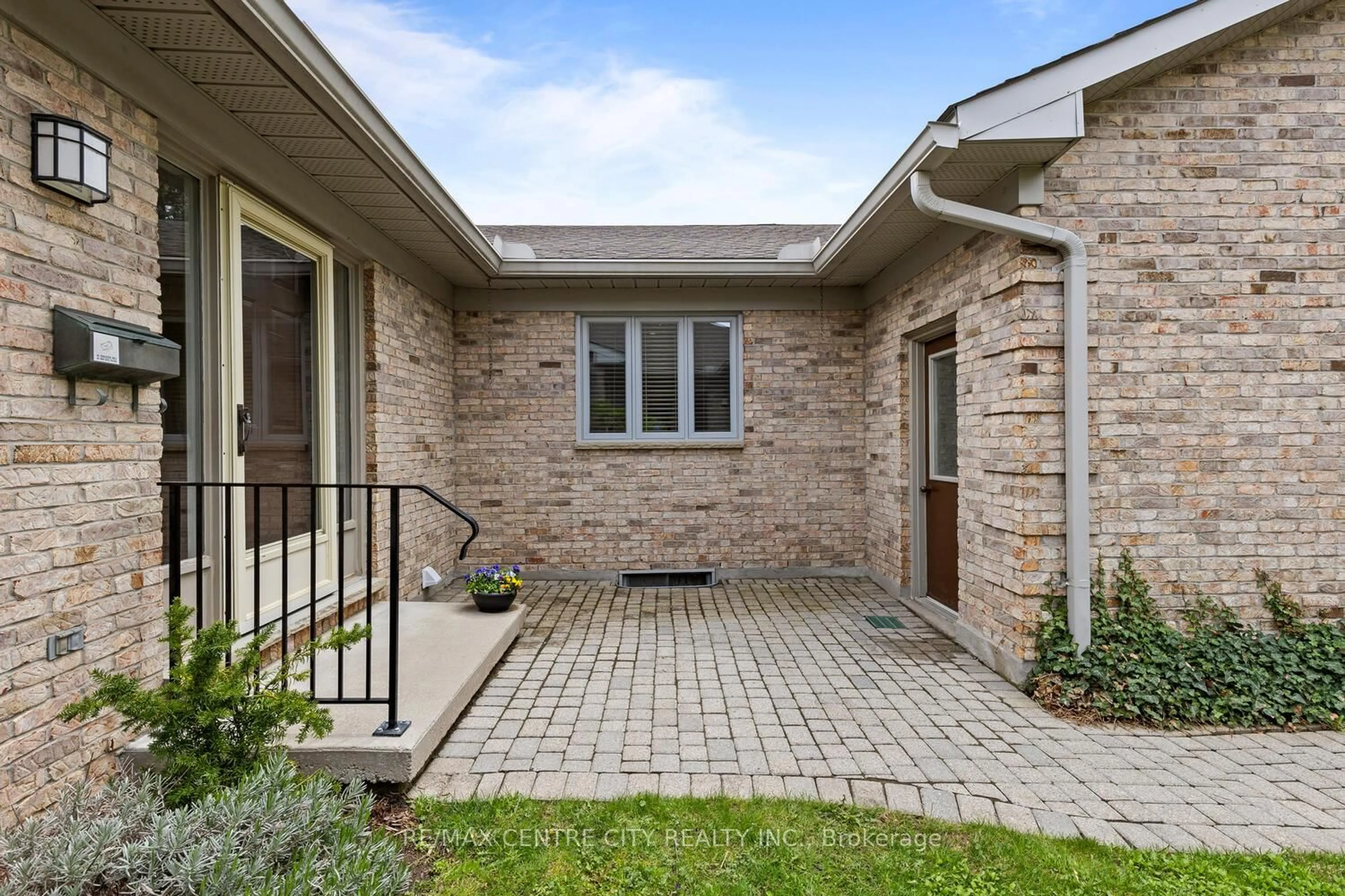 Home with brick exterior material, street for 14 Doon Dr #37, London North Ontario N5X 3P1