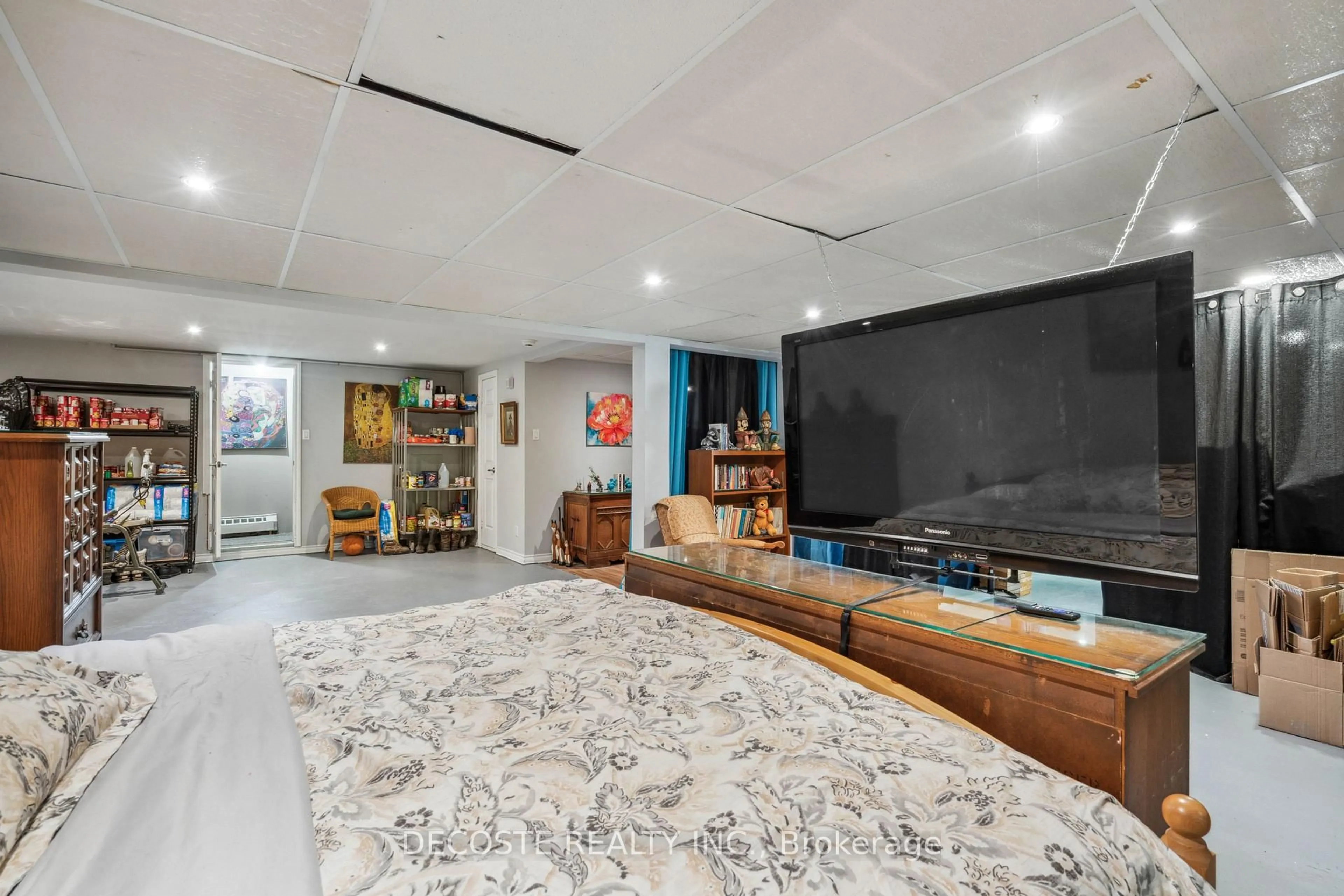 Home theater for 114 St George St, North Glengarry Ontario K0C 1A0