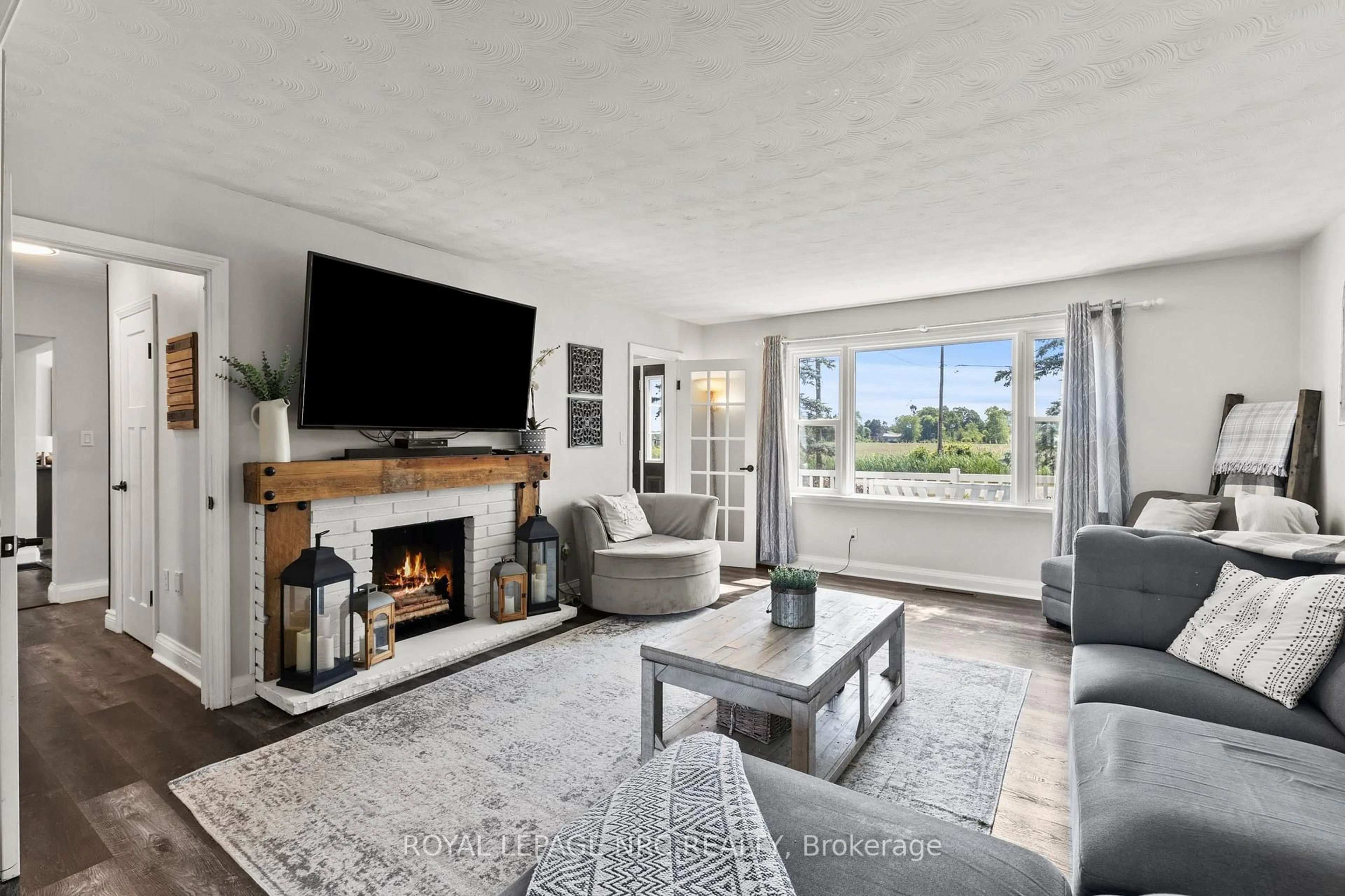 Living room with furniture, unknown for 74092 Wellandport Rd, Wainfleet Ontario L0R 2J0