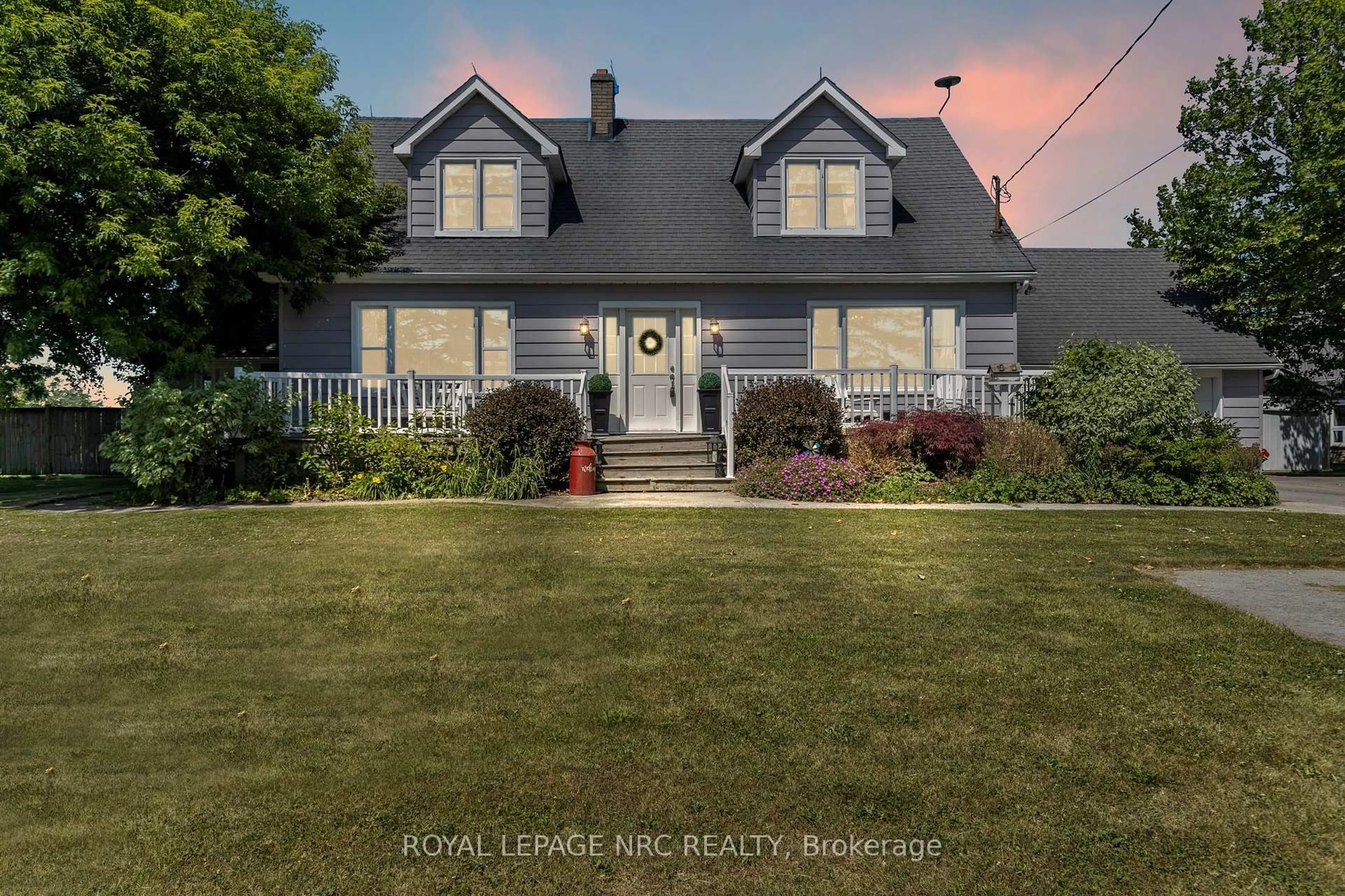 Home with vinyl exterior material, street for 74092 Wellandport Rd, West Lincoln Ontario L0R 2J0