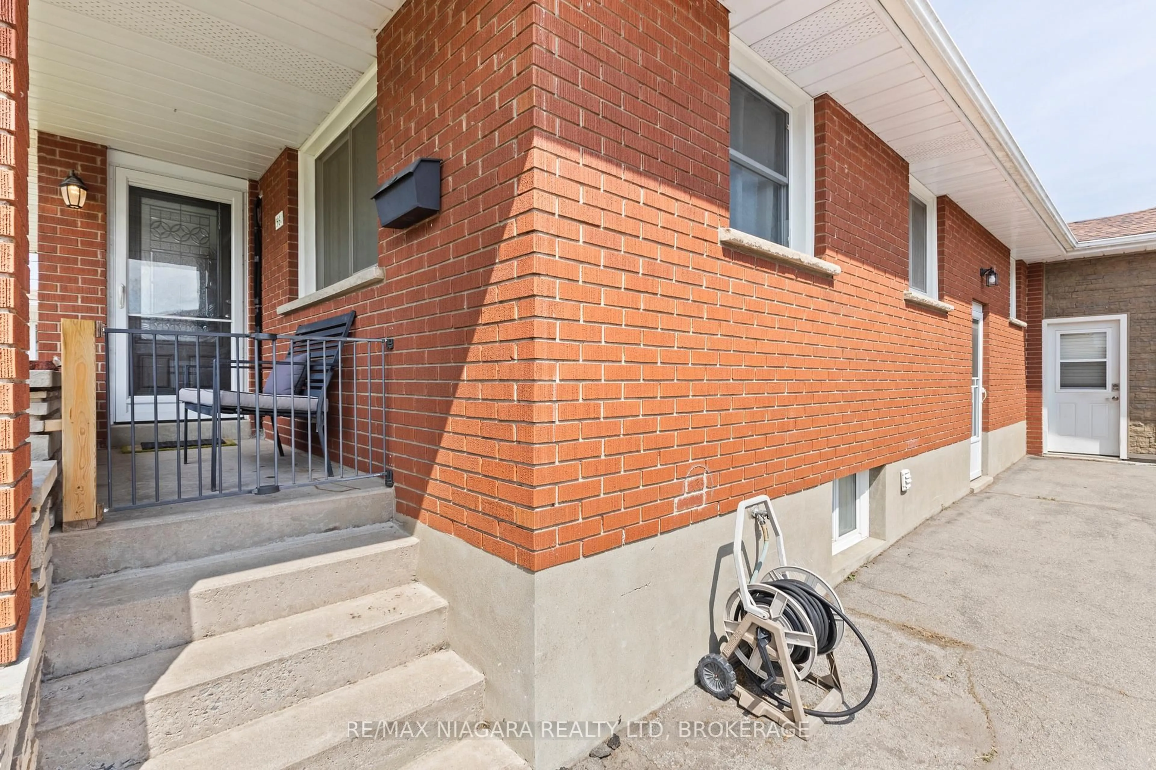 Home with brick exterior material, street for 561 Clarence St, Port Colborne Ontario L3K 3H6