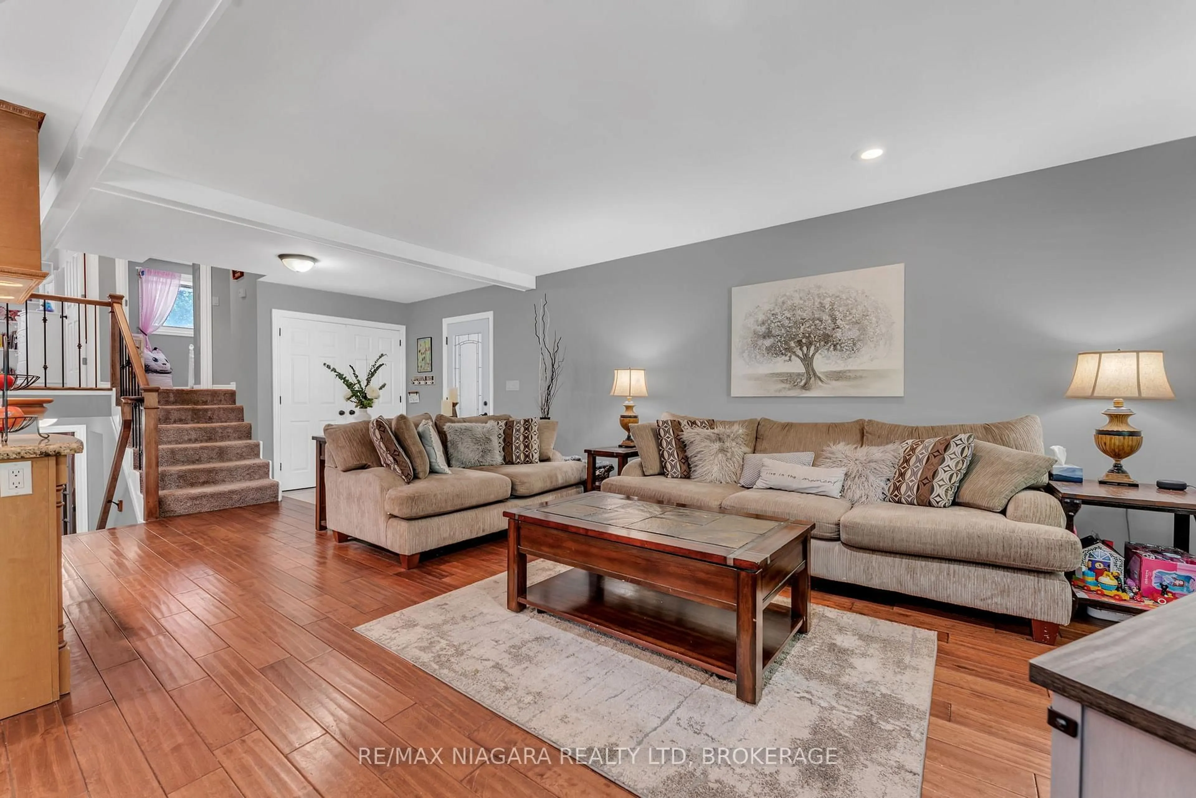 Living room with furniture, unknown for 2581 Lepp Ave, Niagara Falls Ontario L2J 2B9