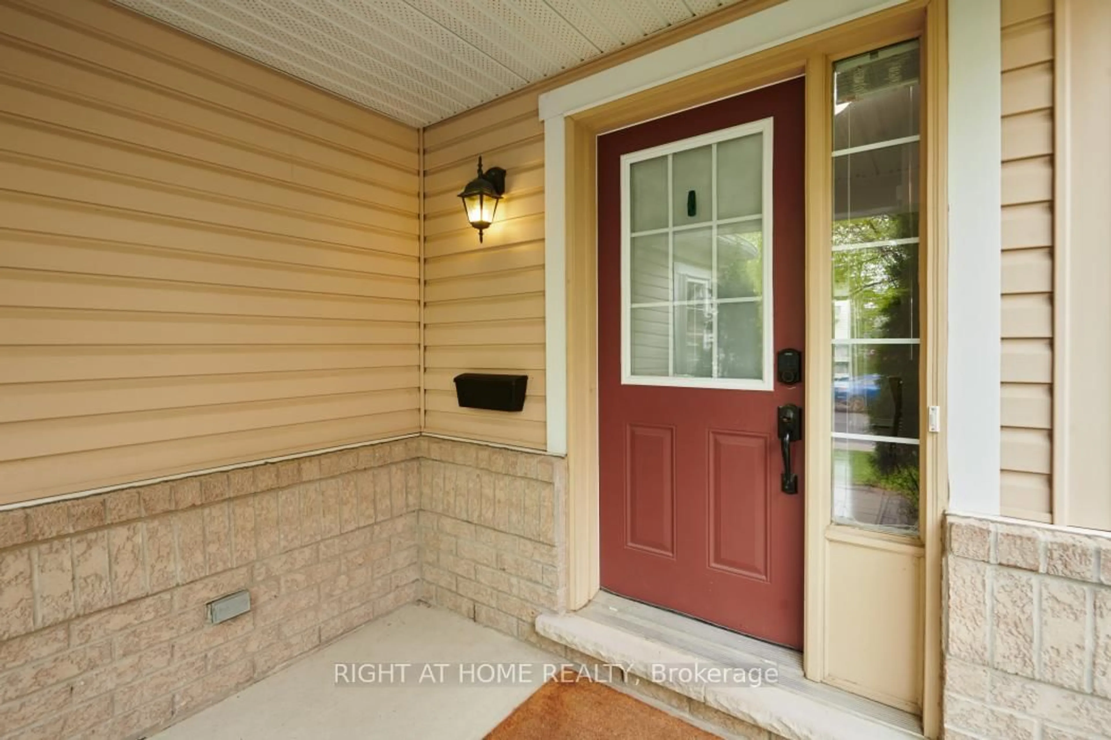 Indoor entryway for 414 Vendevale Ave, Stittsville Ontario K2S 0M6