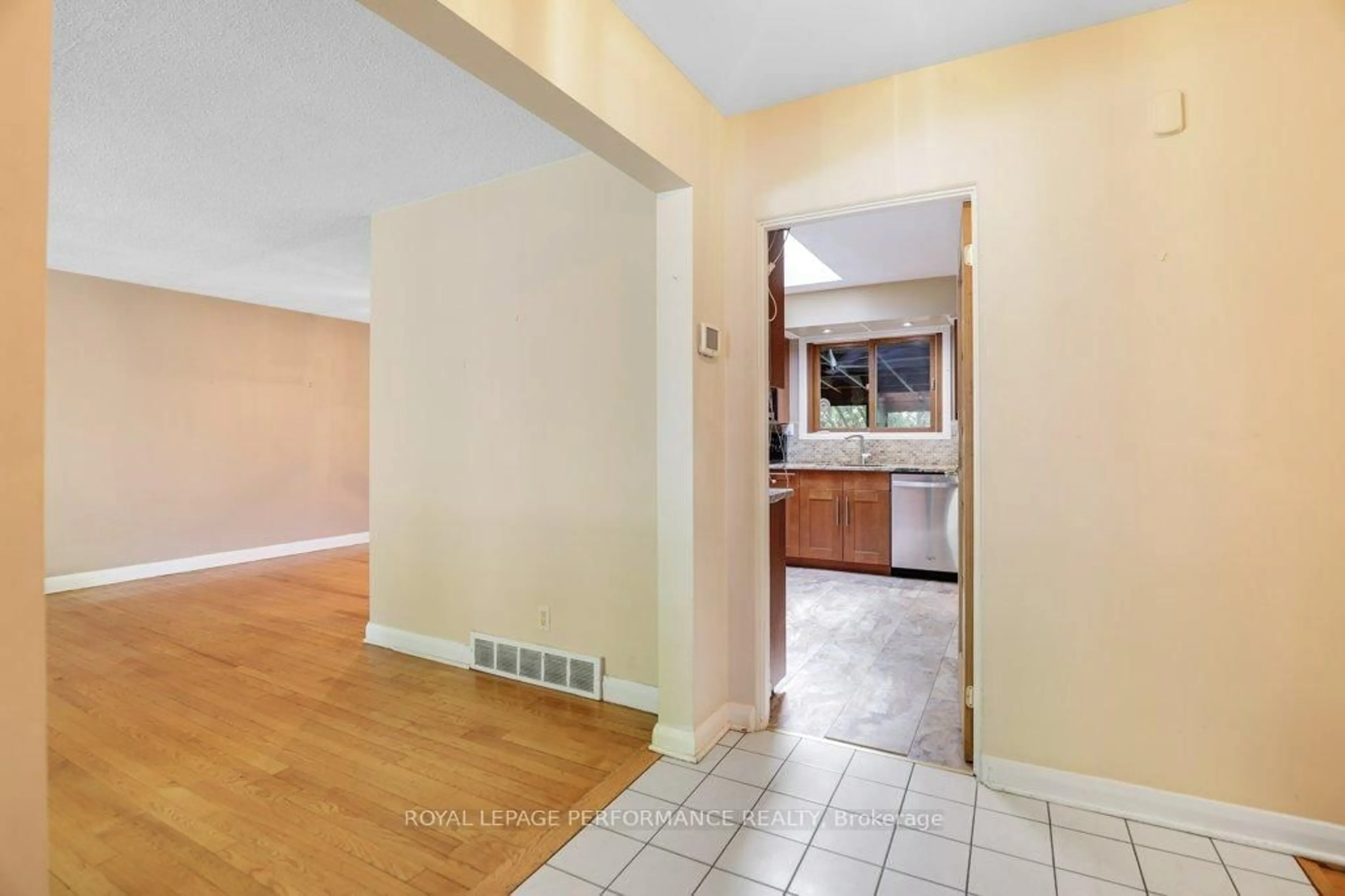 Unknown for 1388 Wesmar Dr, Ottawa Ontario K1H 7T5