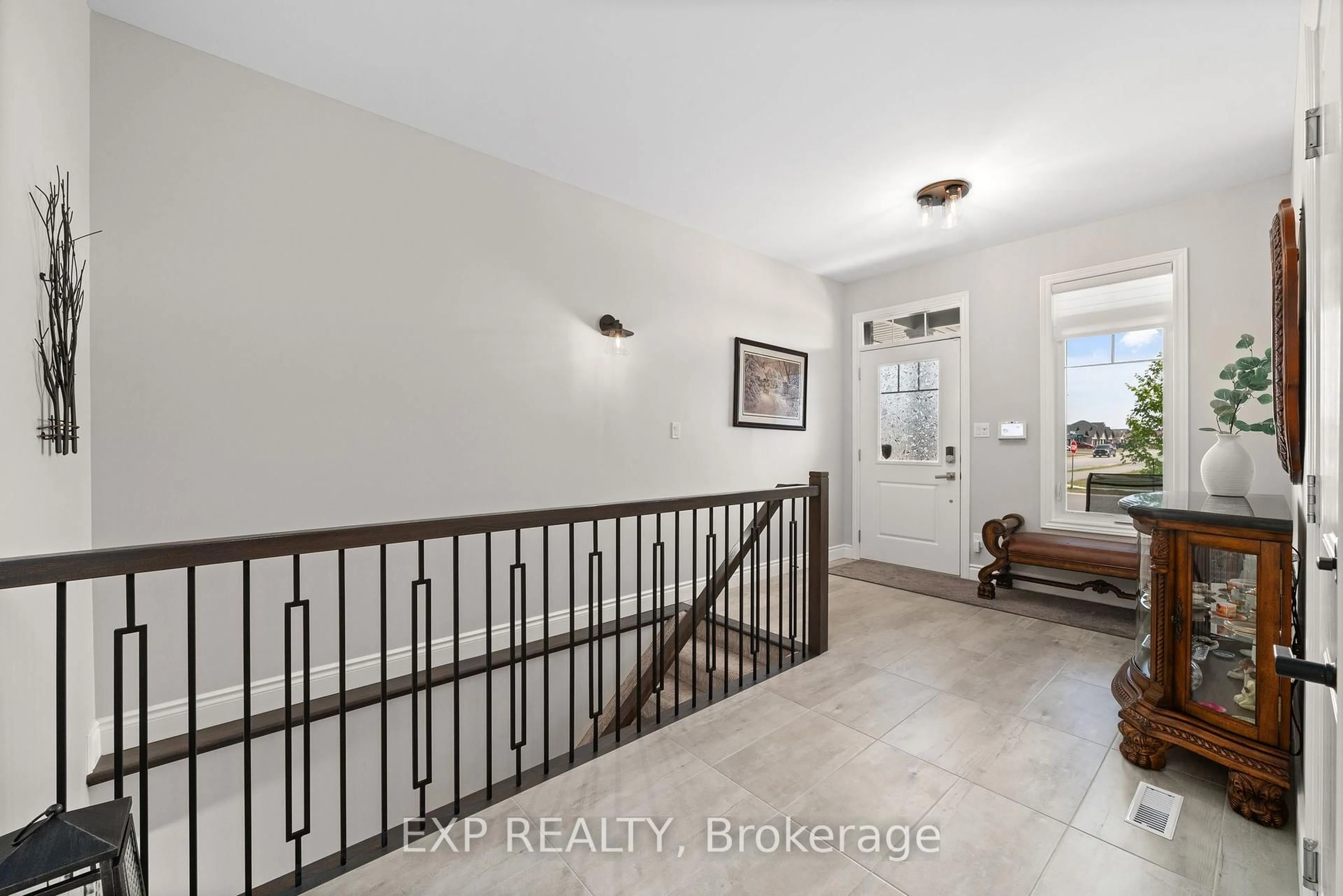 Indoor entryway for 2 Mavety Crt, Belleville Ontario K8N 0R6