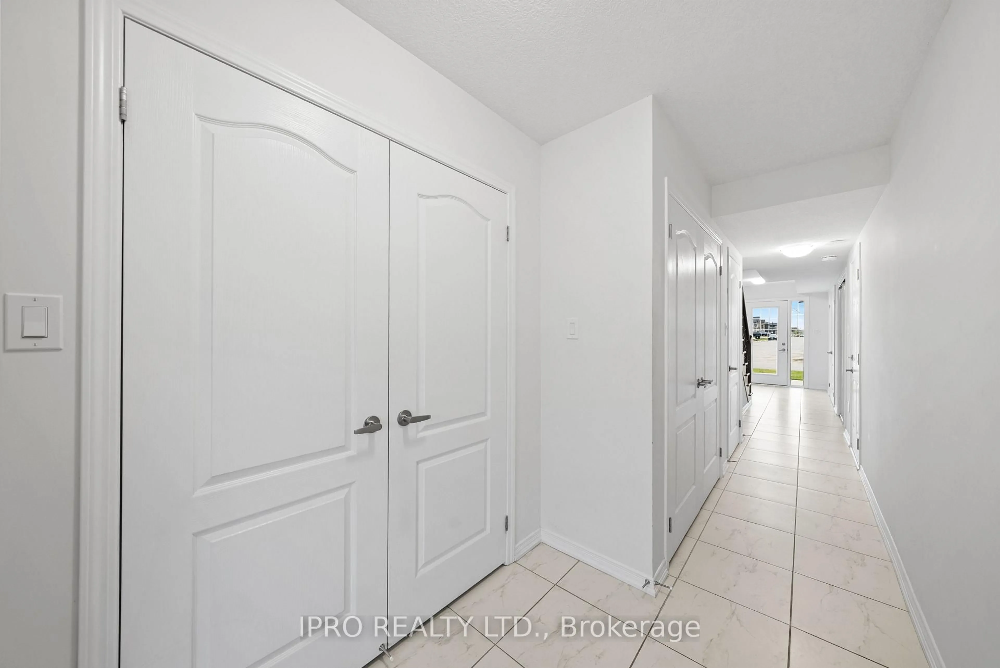 Indoor entryway for 24 Bee Cres, Brantford Ontario N3T 0V7