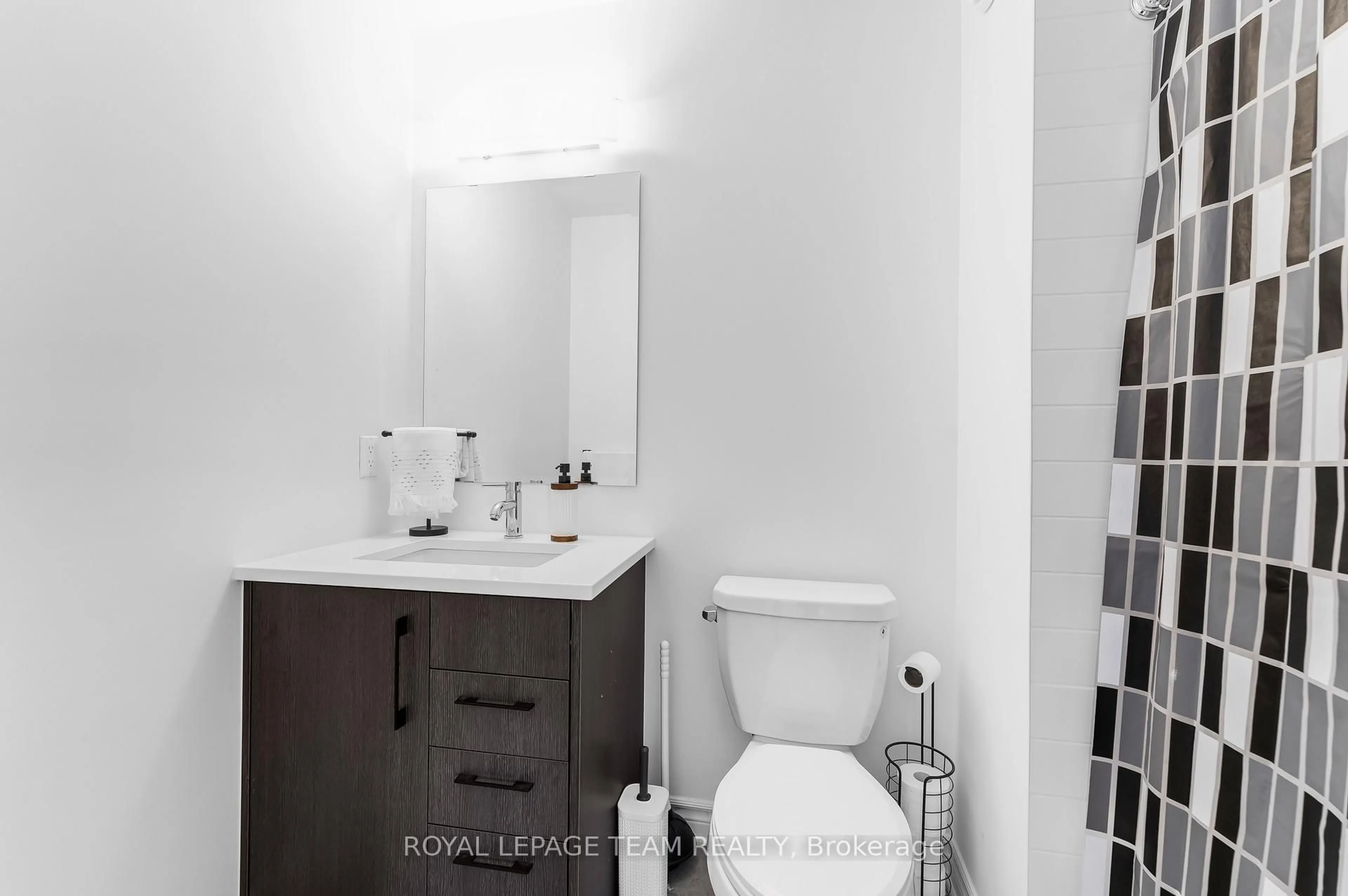 Standard bathroom, unknown for 393 Cornice St St, Ottawa Ontario K1W 0P6